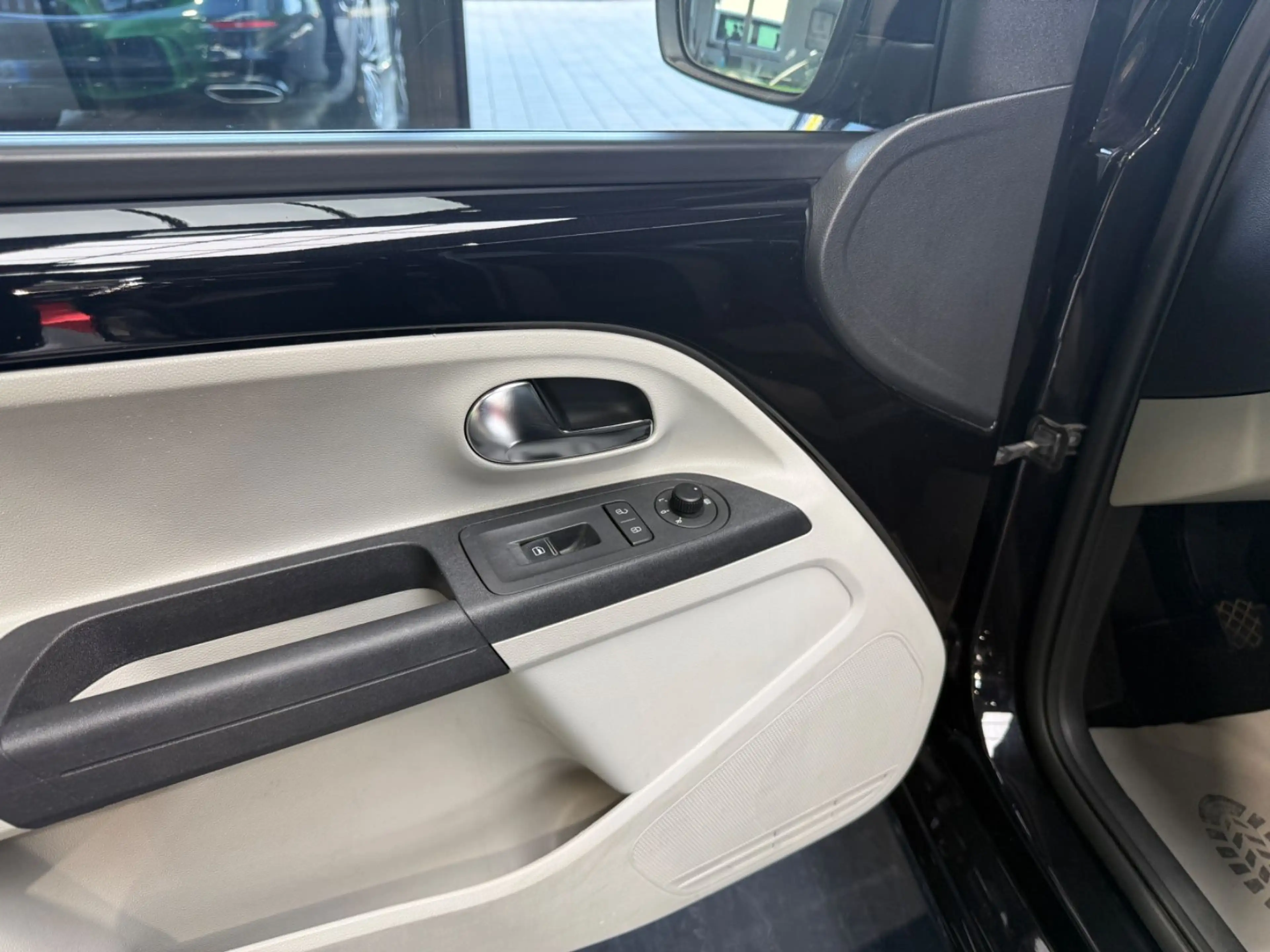 SEAT Mii Style Salsa 1-Hand/Klimaanlage/SHZ — photo 12