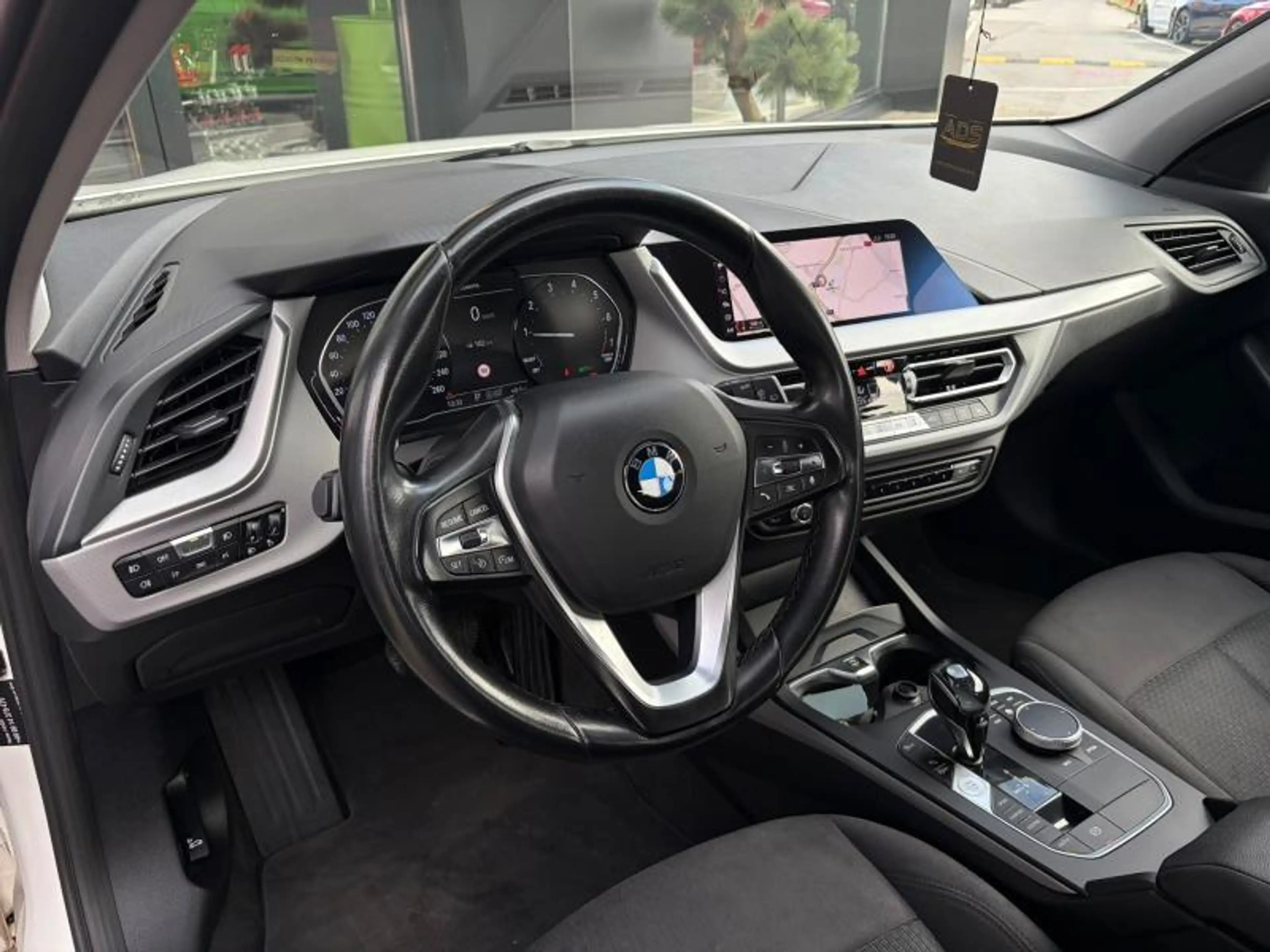 BMW 118 i 1.5 140ch/Sièges chauffants/CarPlay — photo 6