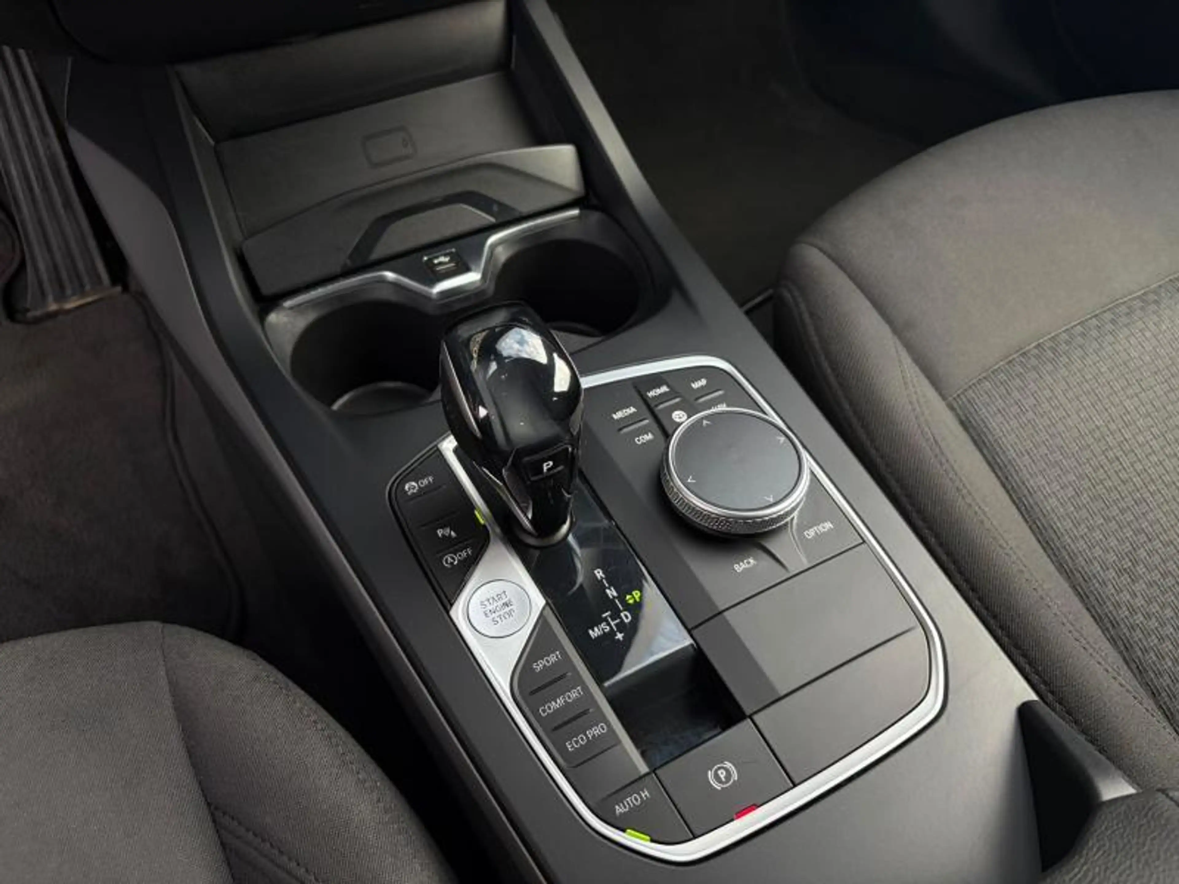 BMW 118 i 1.5 140ch/Sièges chauffants/CarPlay — photo 9