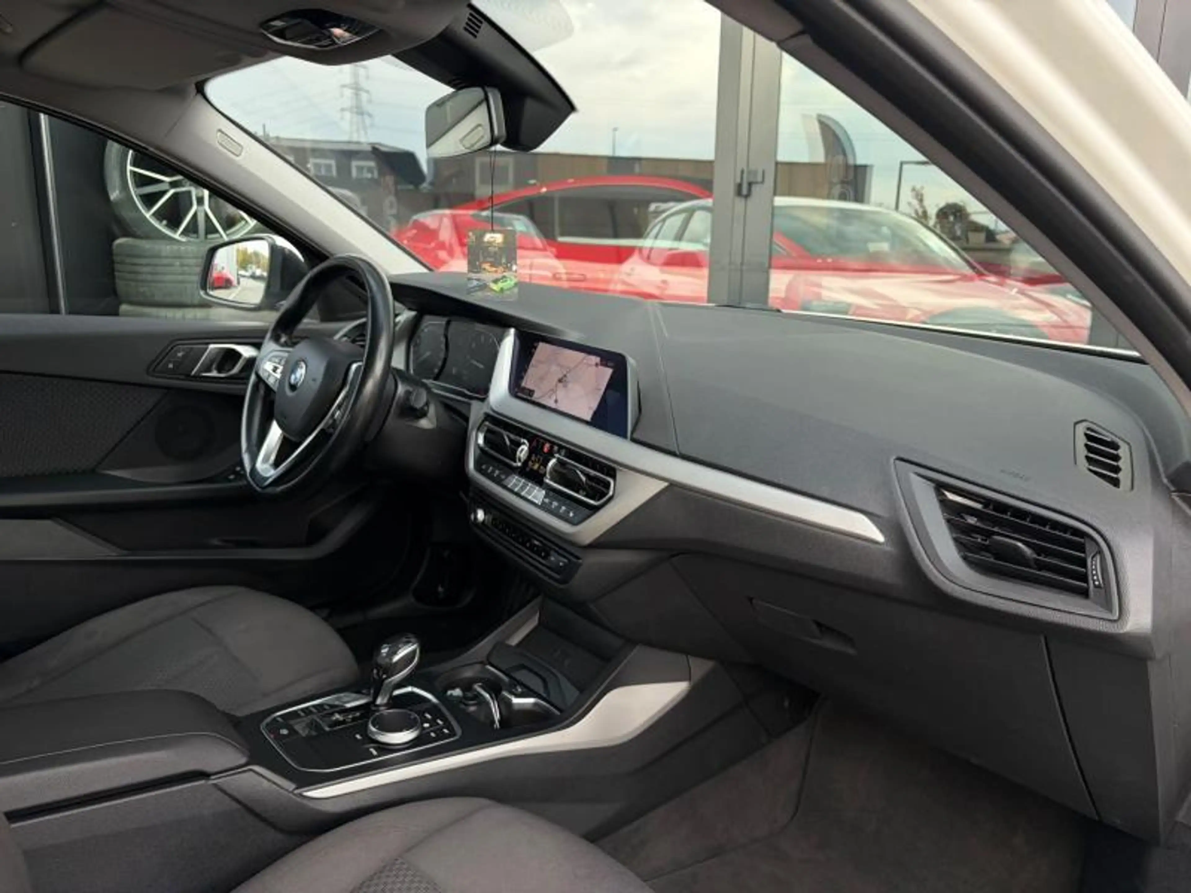 BMW 118 i 1.5 140ch/Sièges chauffants/CarPlay — photo 12