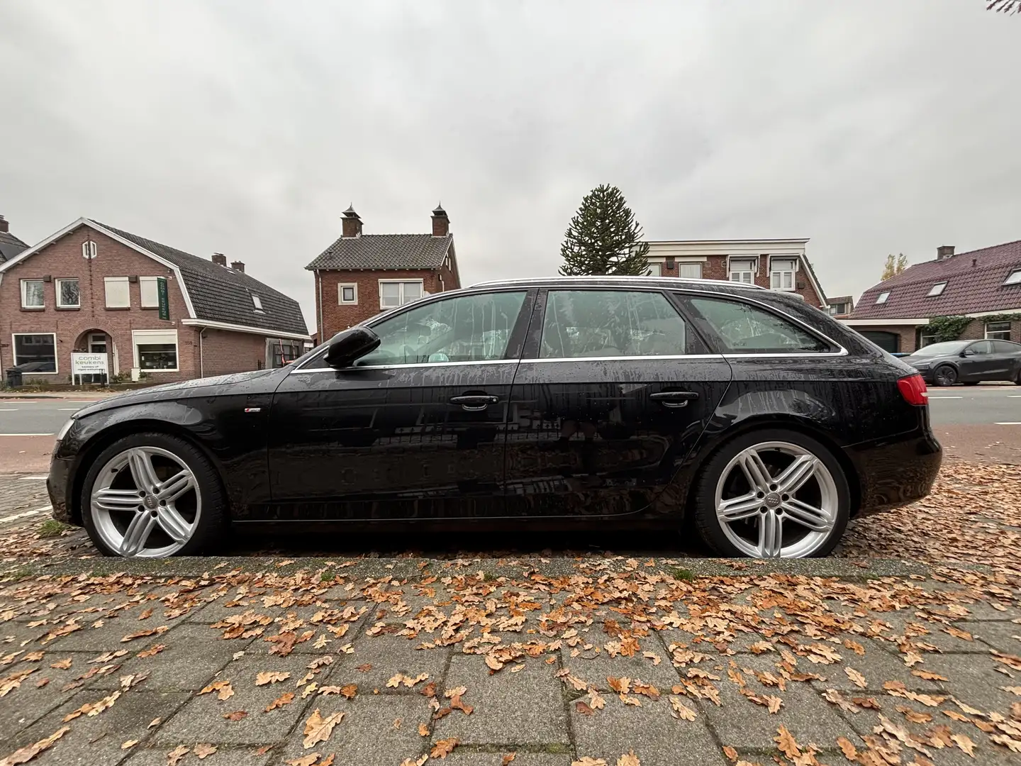 Audi A4 Avant 1.8 tfsi 120pk S-line dealer onderhouden Zwart - 2