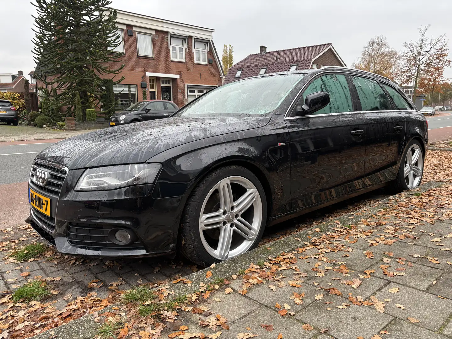 Audi A4 Avant 1.8 tfsi 120pk S-line dealer onderhouden Zwart - 1