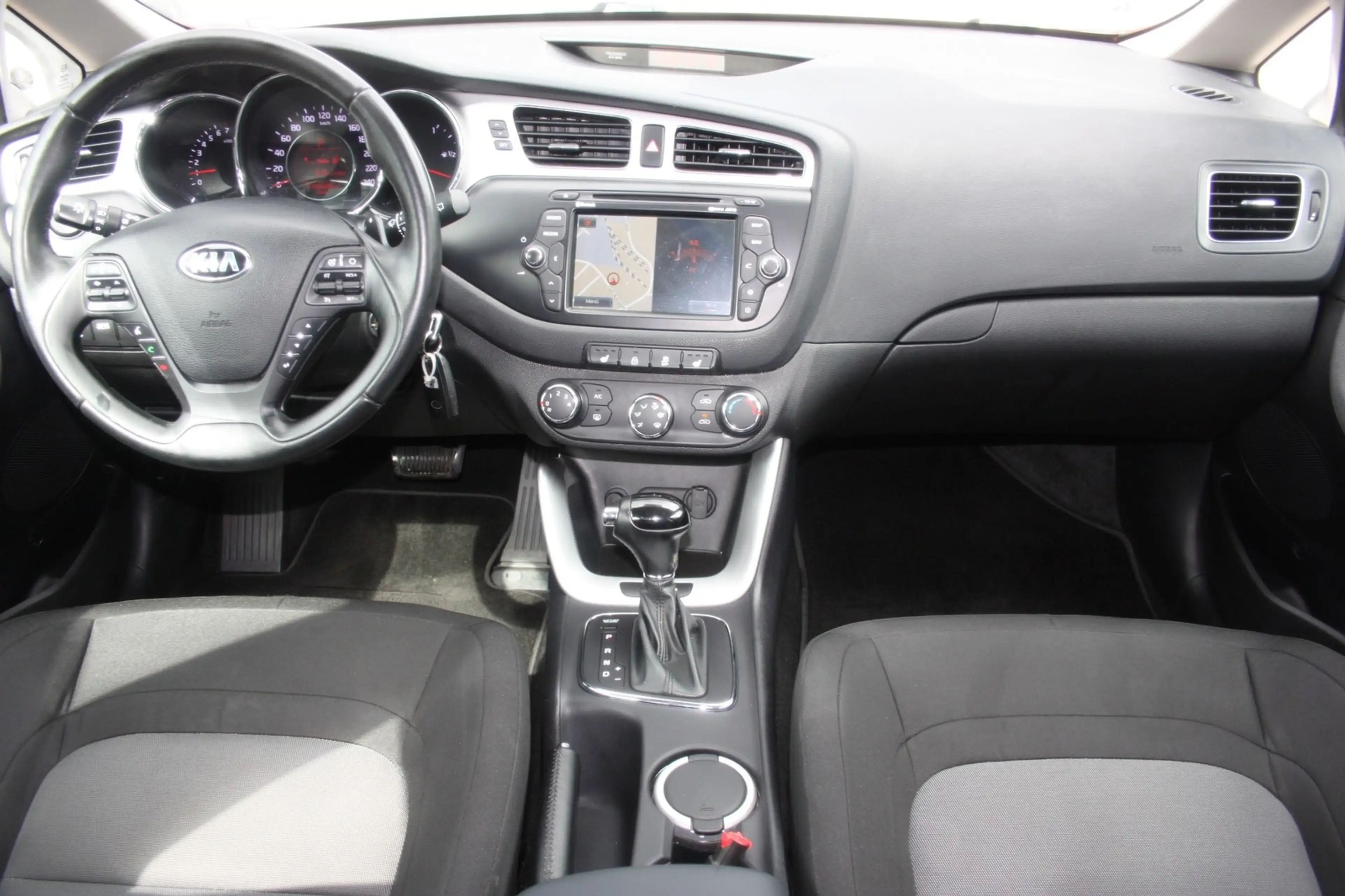 Kia Ceed / cee'd 1.6 STYLE Autm. Klima/Navi/Kam/Pdc/Temp/Ahk — photo 10