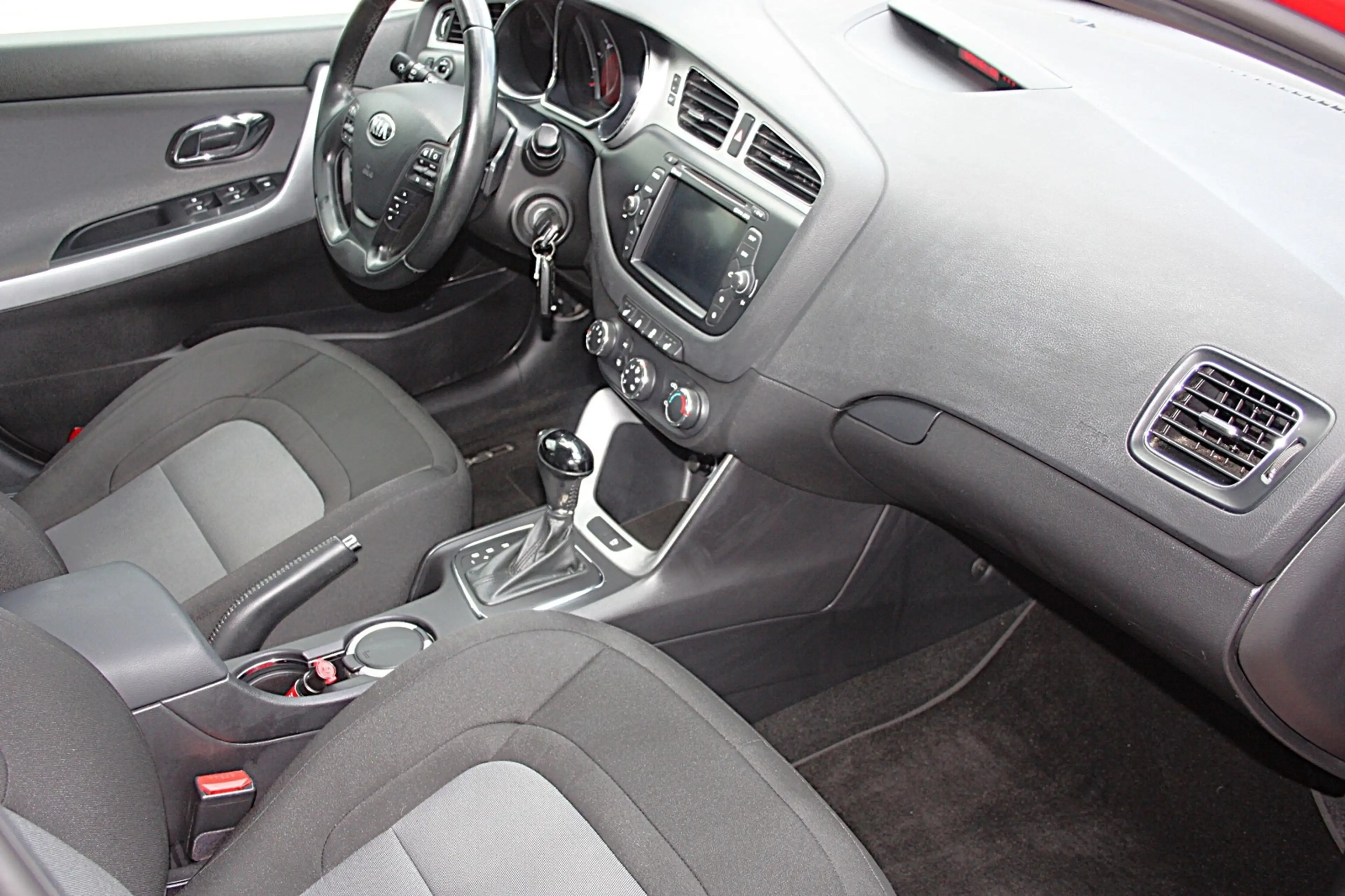 Kia Ceed / cee'd 1.6 STYLE Autm. Klima/Navi/Kam/Pdc/Temp/Ahk — photo 11