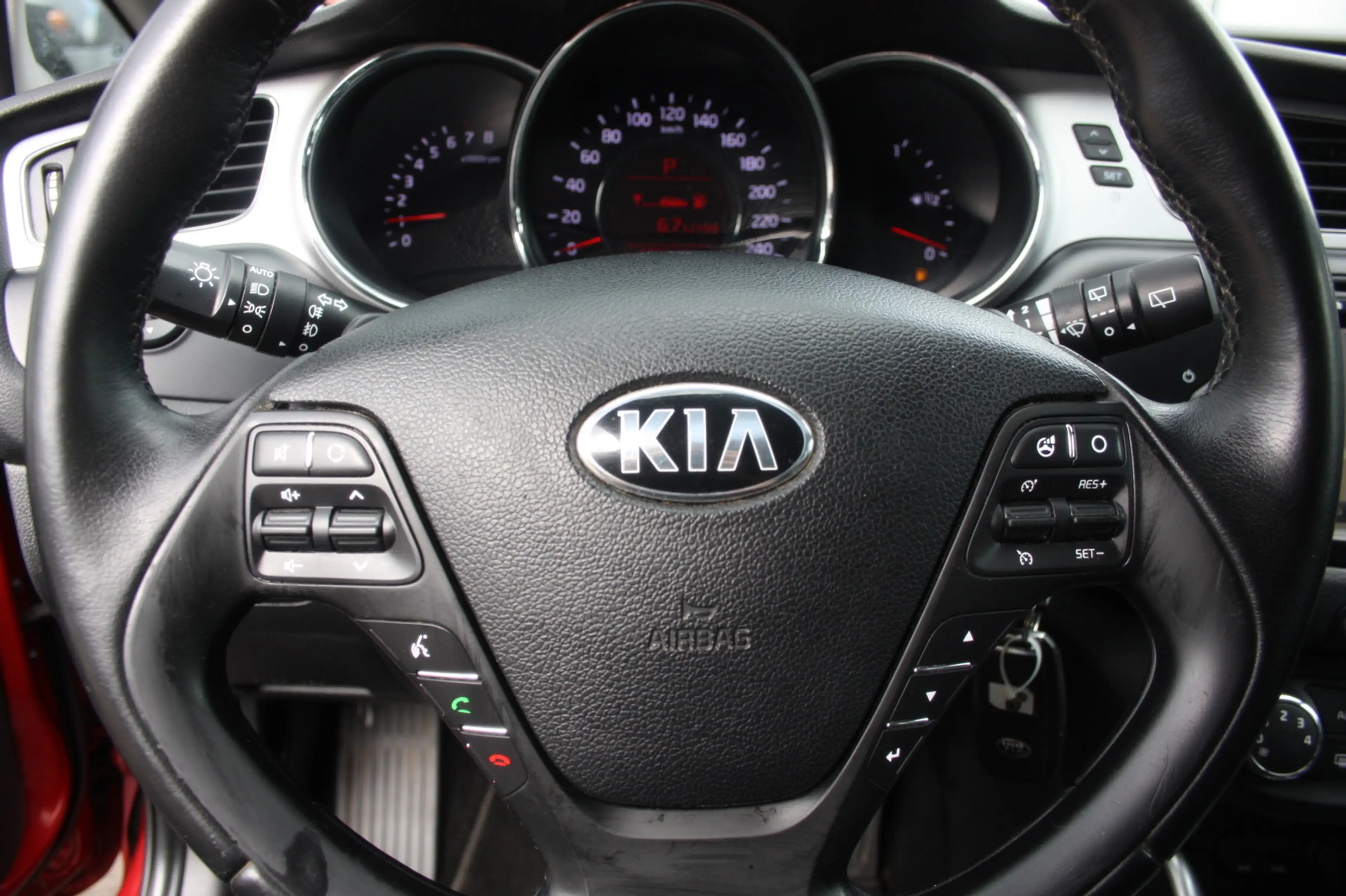 Kia Ceed / cee'd 1.6 STYLE Autm. Klima/Navi/Kam/Pdc/Temp/Ahk — photo 14