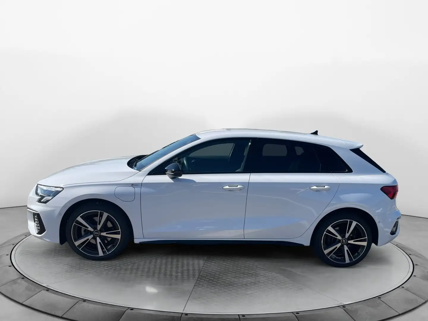 Audi A3 40 TFSI e S-Tronic S-Line 2x, LED, Weiß - 2