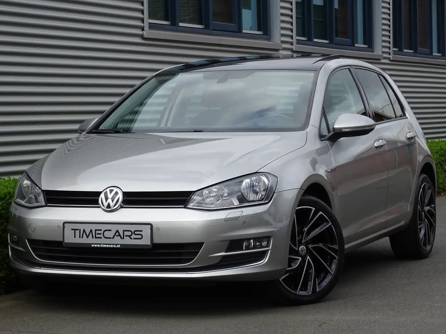 Volkswagen Golf 7 1.2 TSI 110PK Lounge Panoramadak Climate Cruise Grijs - 1