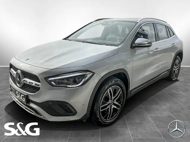 Mercedes-Benz GLA 220 d 4M Progressive RüKam+MBUX+Pano+18+AHK