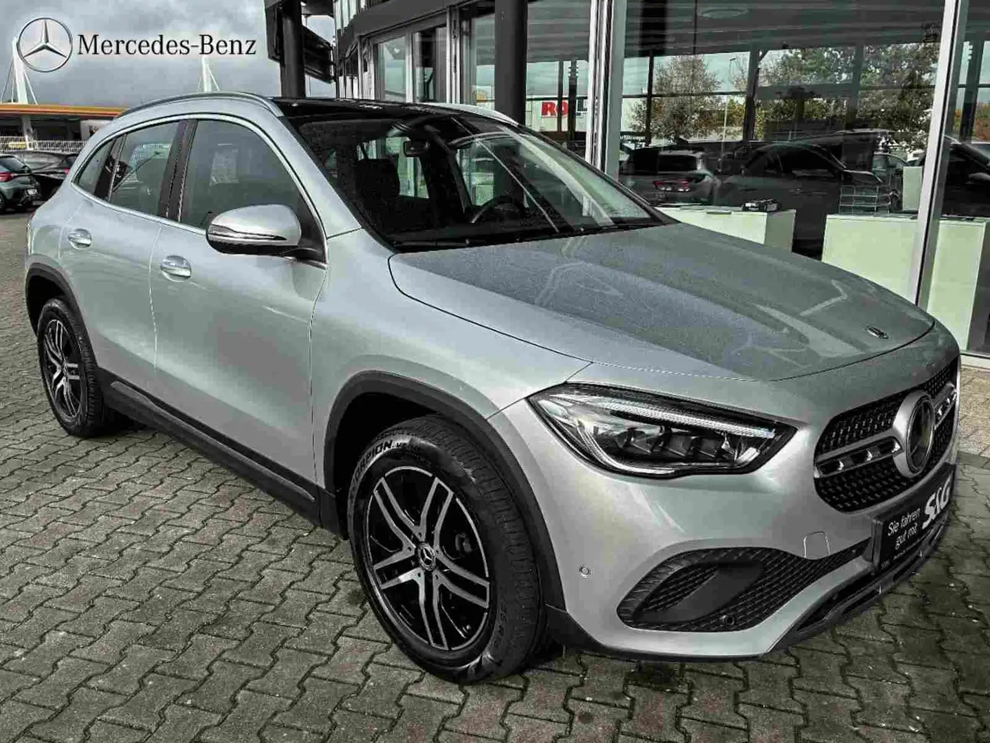 Mercedes-Benz GLA 220 d 4M Progressive RüKam+MBUX+Pano+18+AHK Argintiu - 2