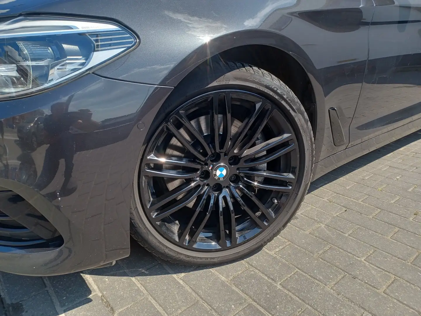 BMW 530 530d xDrive Touring Aut. Sport Line Zwart - 2