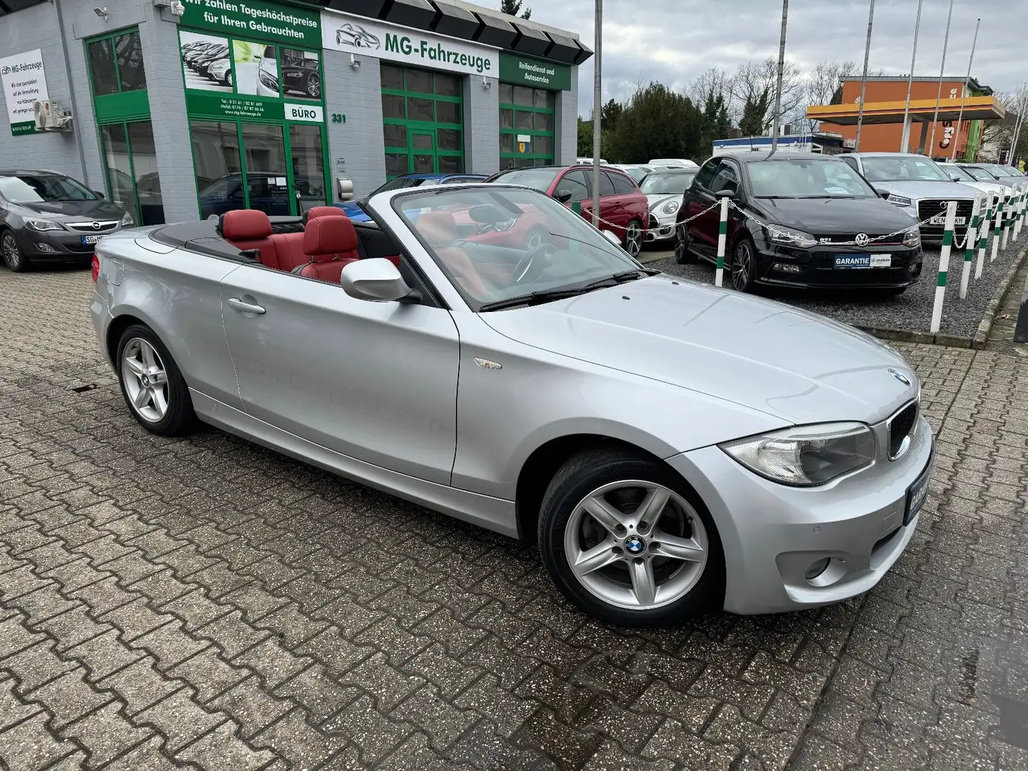 BMW 118 Baureihe 1 Cabrio 118d LEDER ROT NAVI PDC Silber - 2