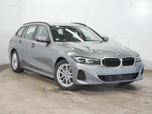 BMW 3 Series view 9