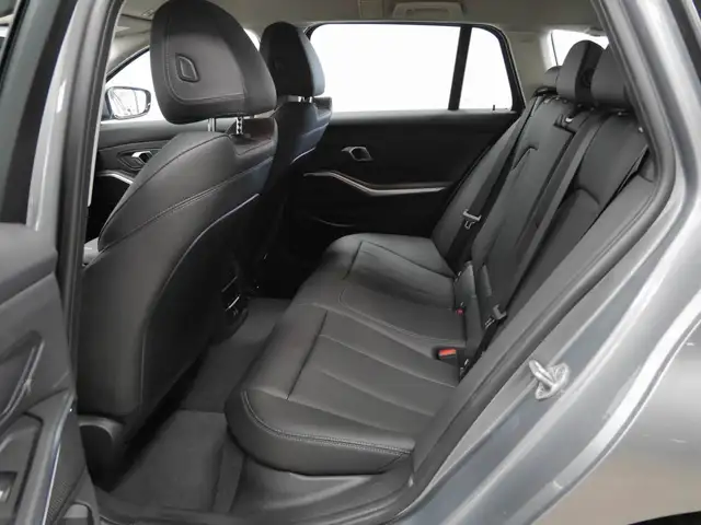 BMW 3 Series view 6