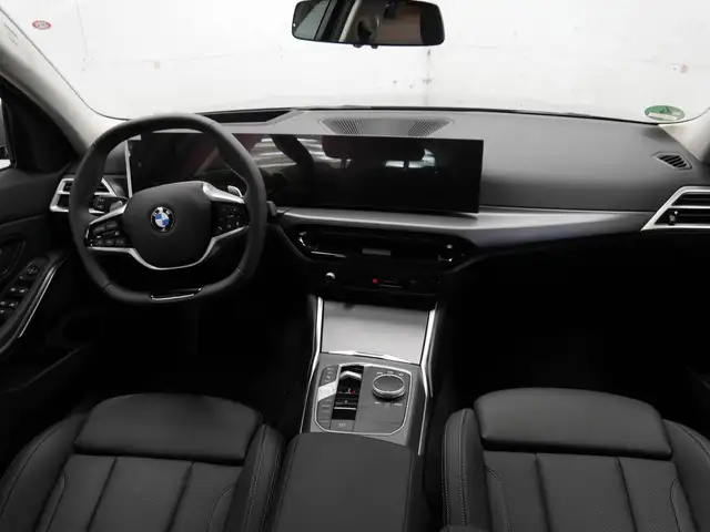 BMW 3 Series view 3