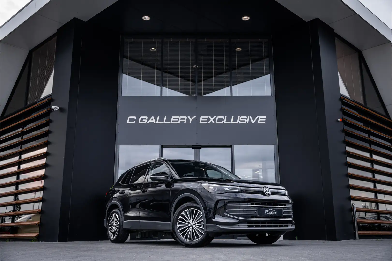 Volkswagen Tiguan 1.5 eTSI Life Edition - ACC | Camera | Stoelverwam Zwart - 1