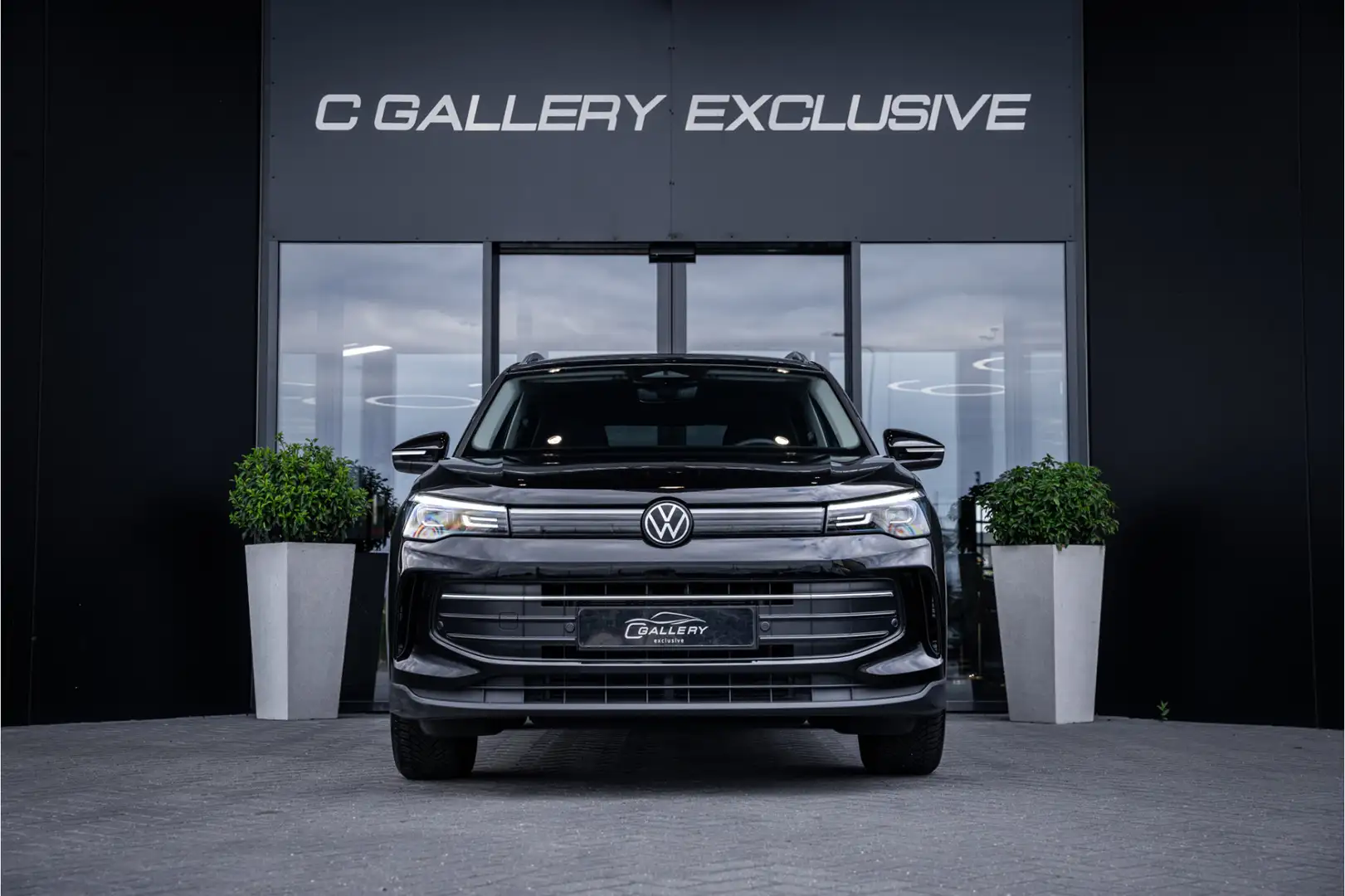 Volkswagen Tiguan 1.5 eTSI Life Edition - ACC | Camera | Stoelverwam Zwart - 2