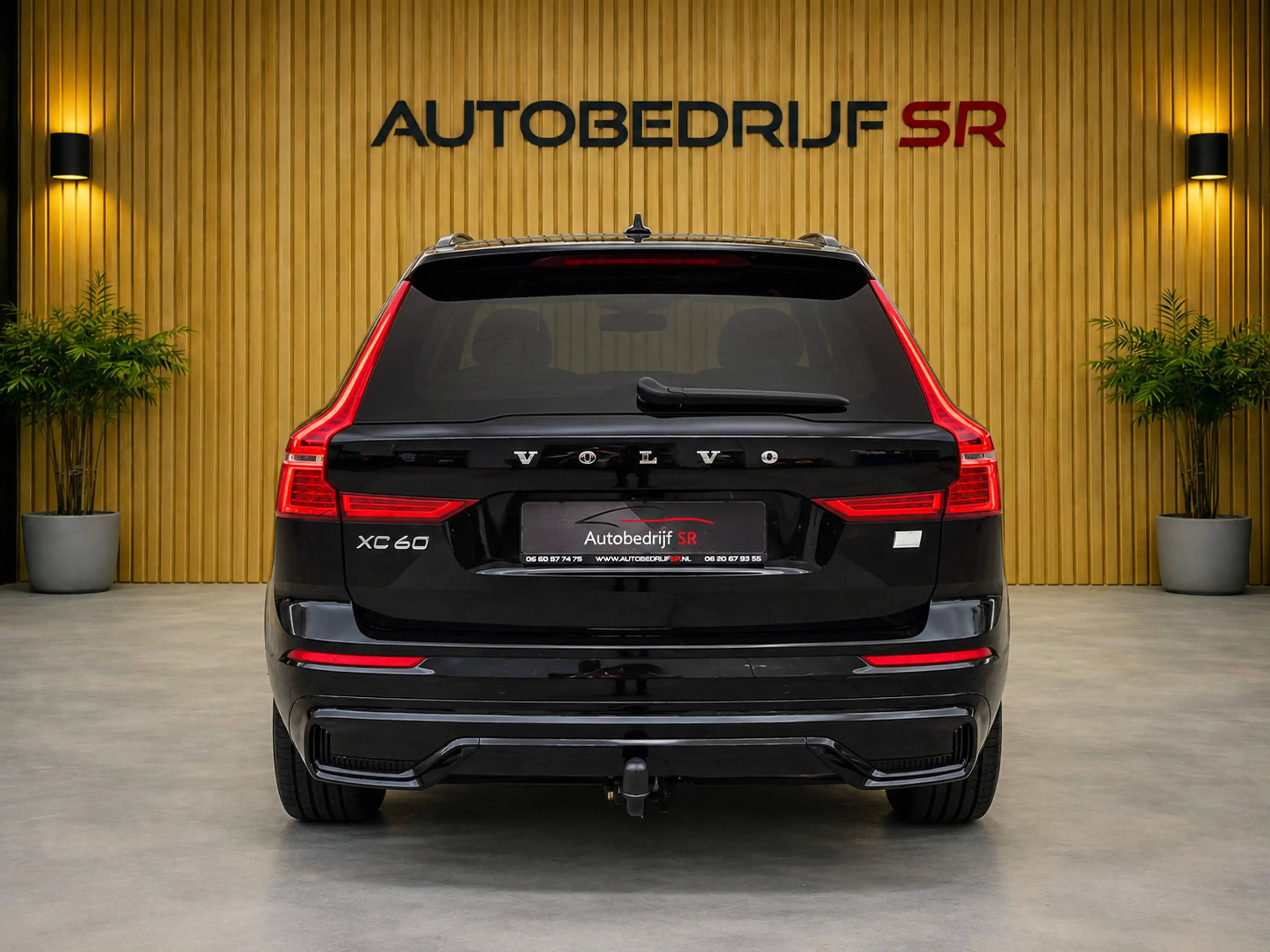 Volvo XC60 2.0 T6 Plug-in hybrid AWD Essential Bright Pano! T — photo 7