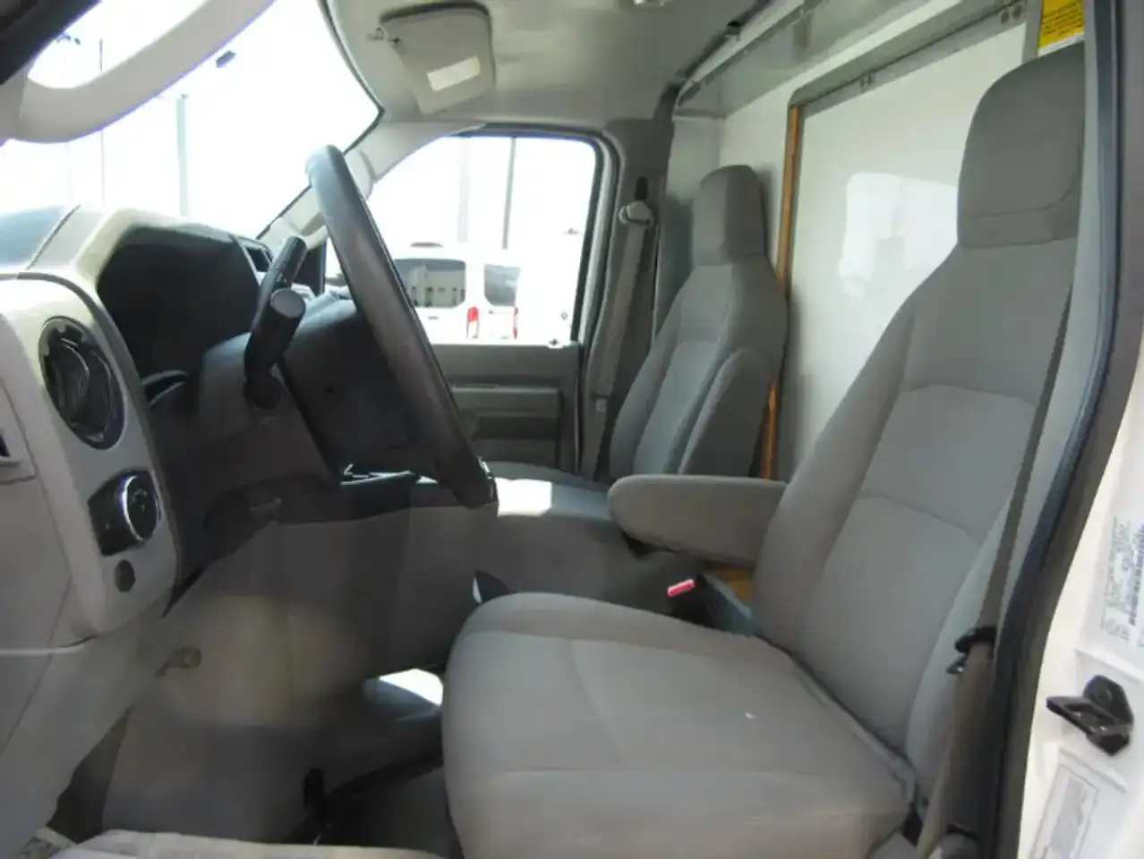 Ford E-450 photo Ford E-450