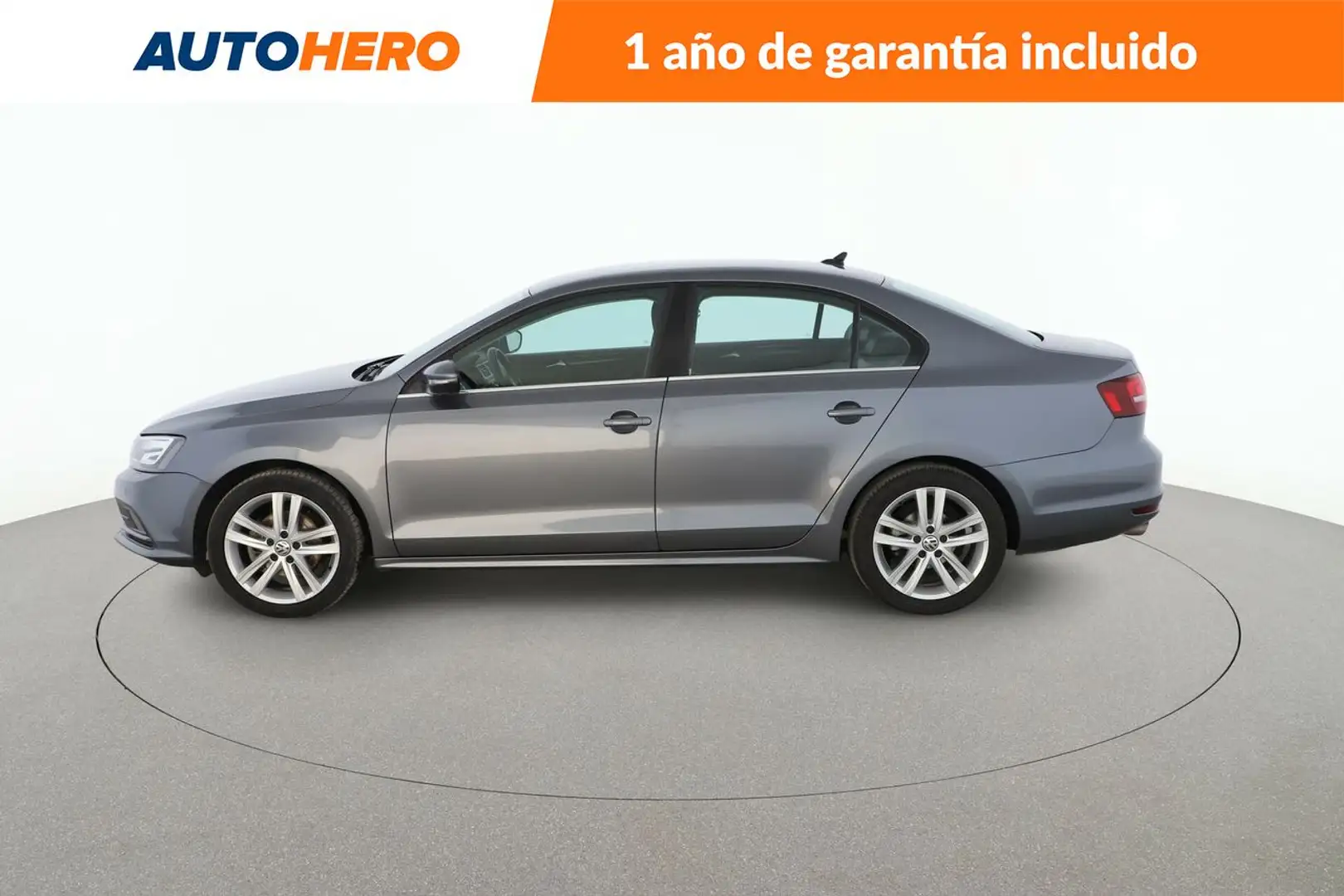 Volkswagen Jetta 2.0 TDI Sport BlueMotion Gris - 2