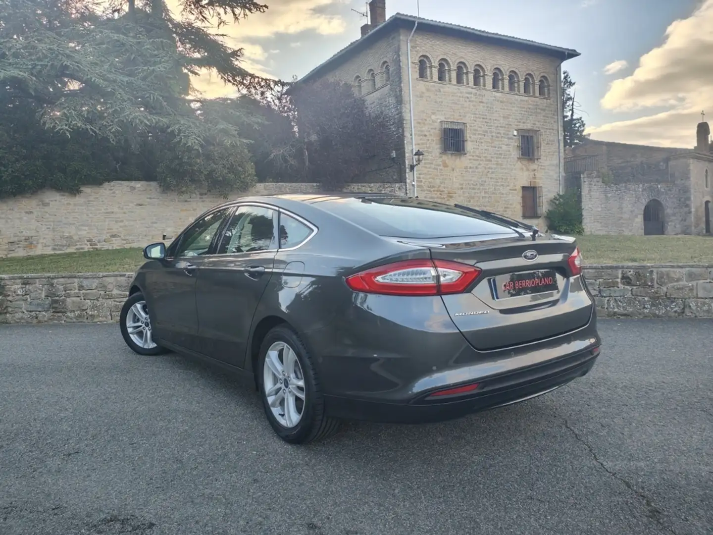 Ford Mondeo 1.5 EcoBoost Titanium 160 Gris - 2