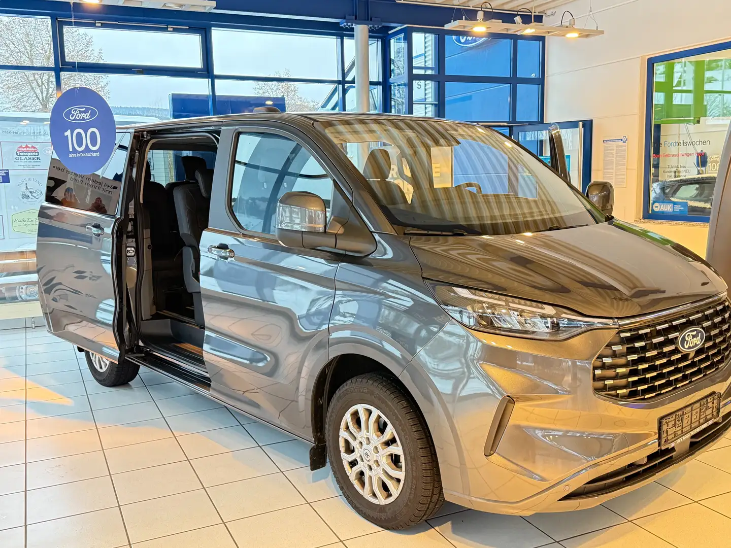 Ford Tourneo Custom Titanium Grau - 2