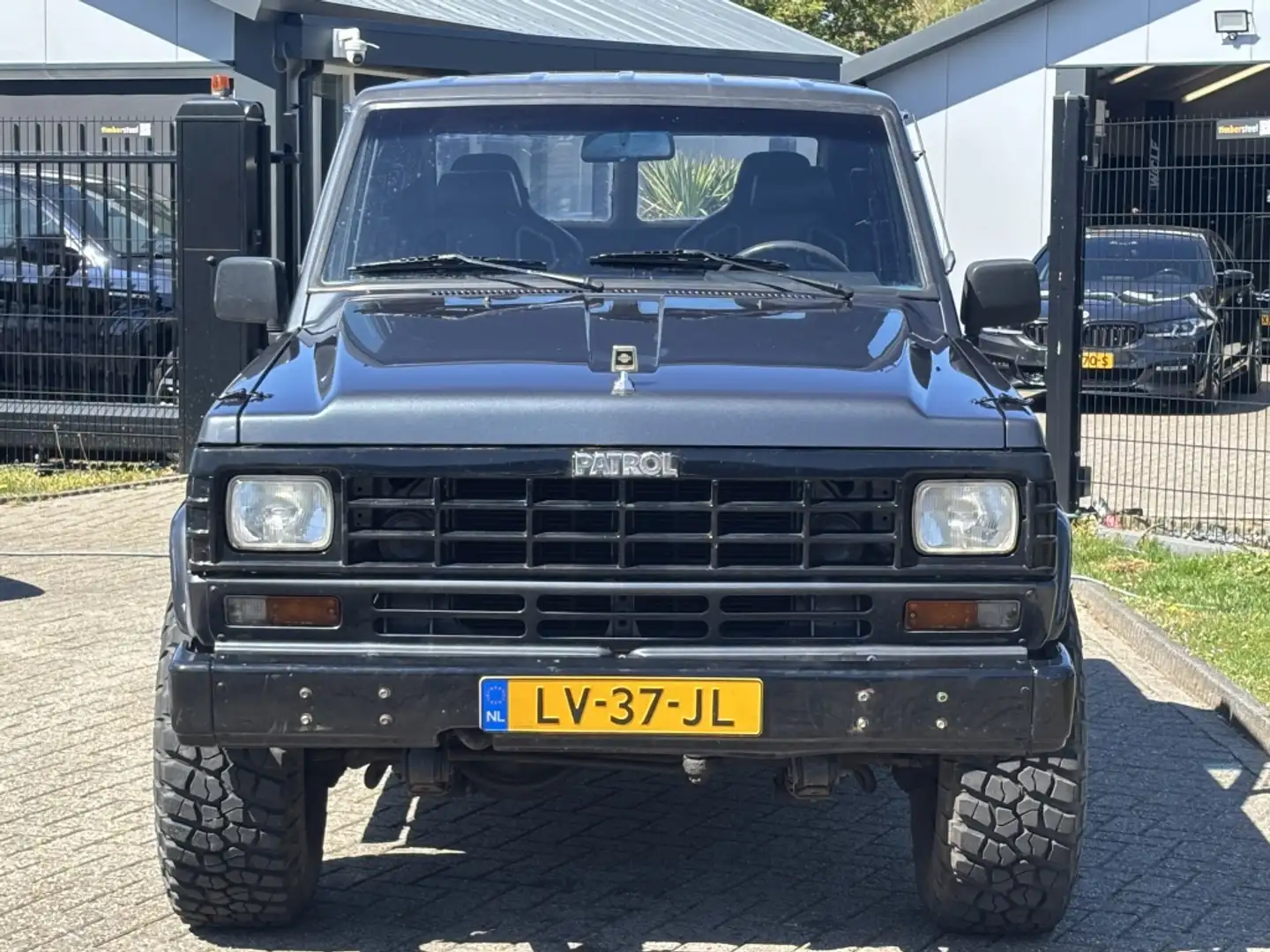 Nissan Patrol 2.8 6-Cilinder Benzine 1985 Belastingvrij 4X4 Grau - 2