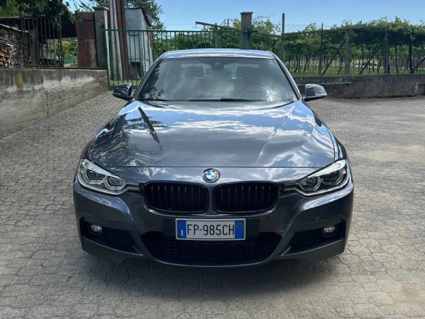 BMW 318 318d Msport auto Gri - 2