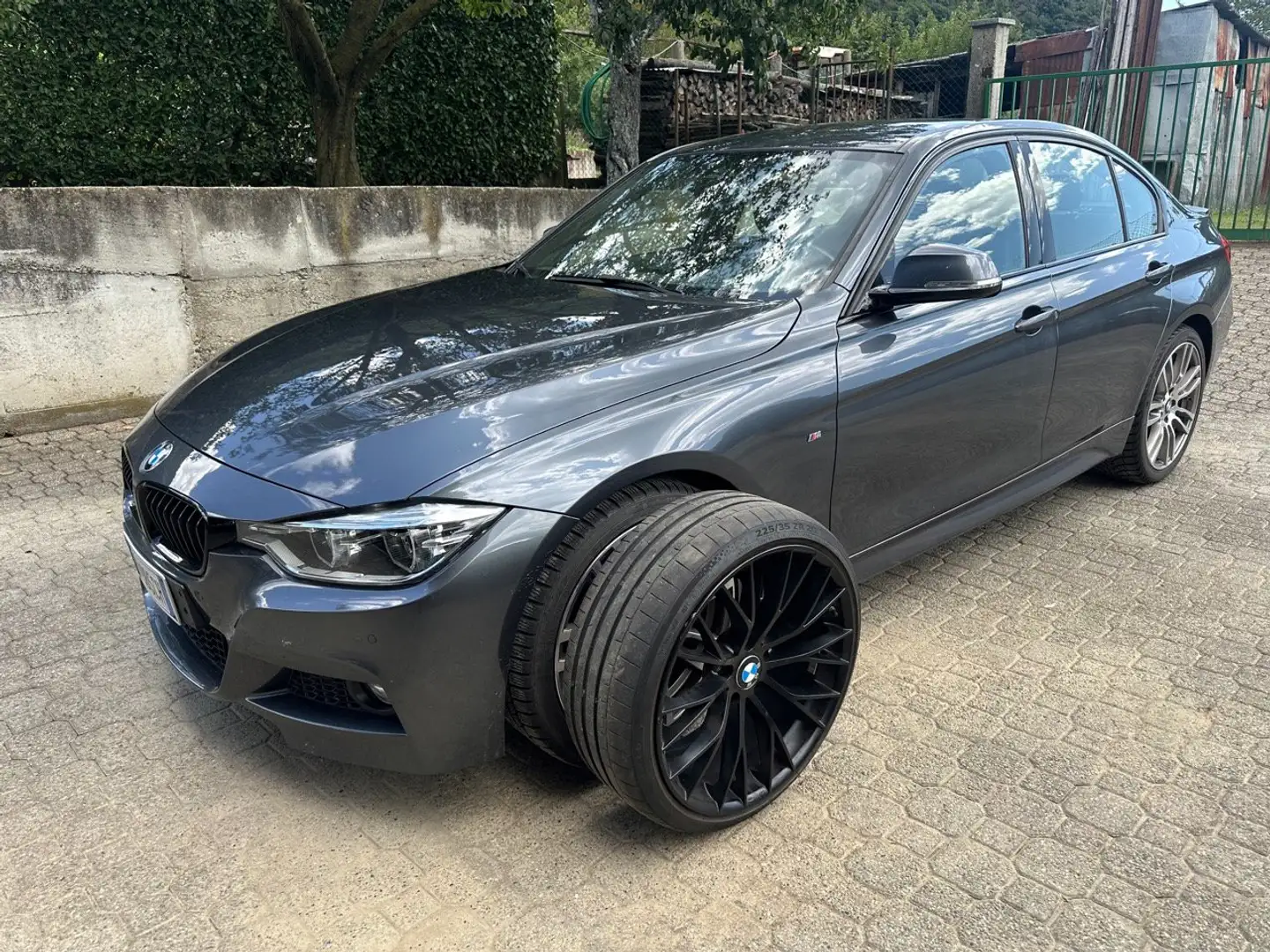 BMW 318 318d Msport auto Gri - 1