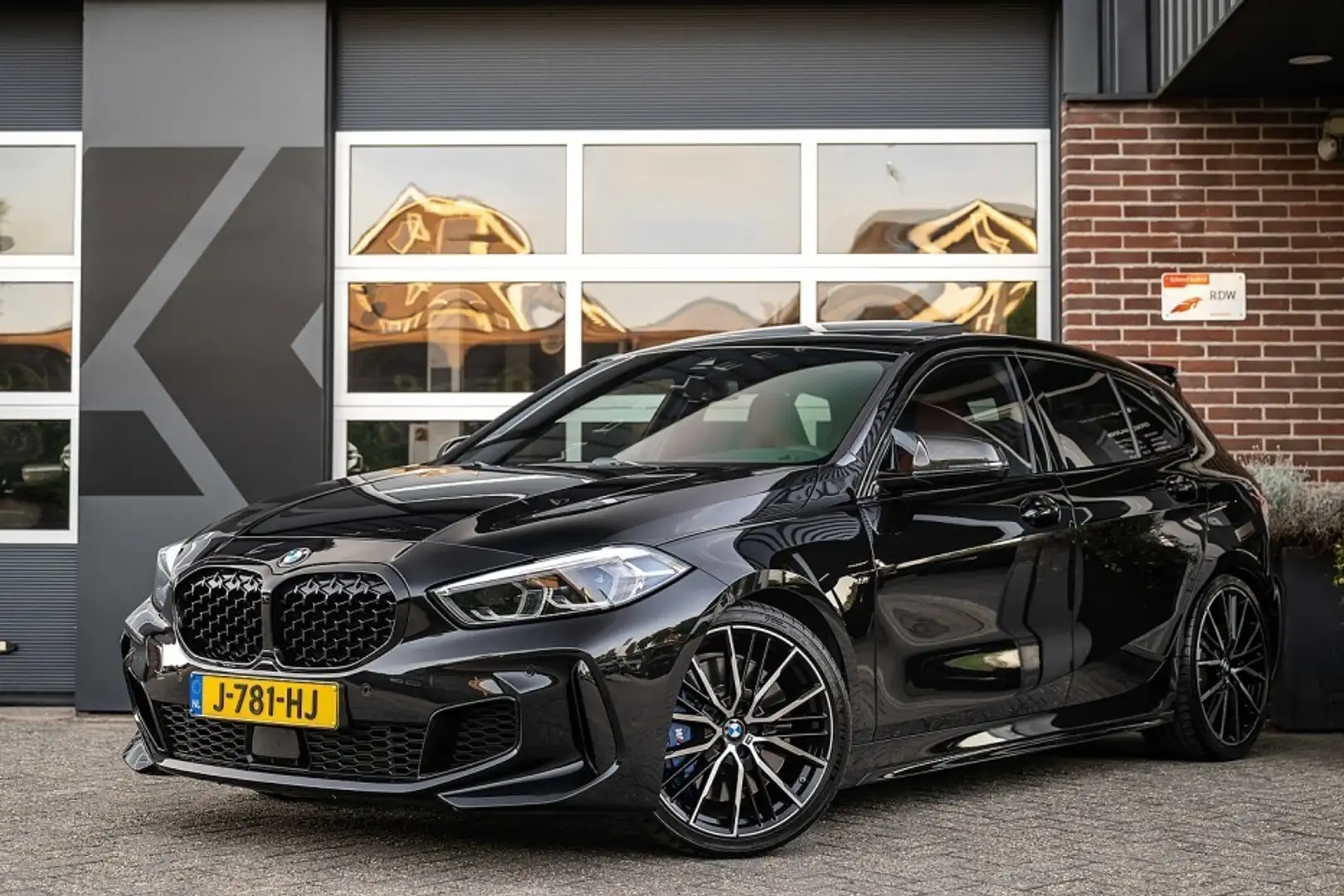BMW 135 M135 M135i xDrive High Executive | Panorama | H/K Zwart - 1