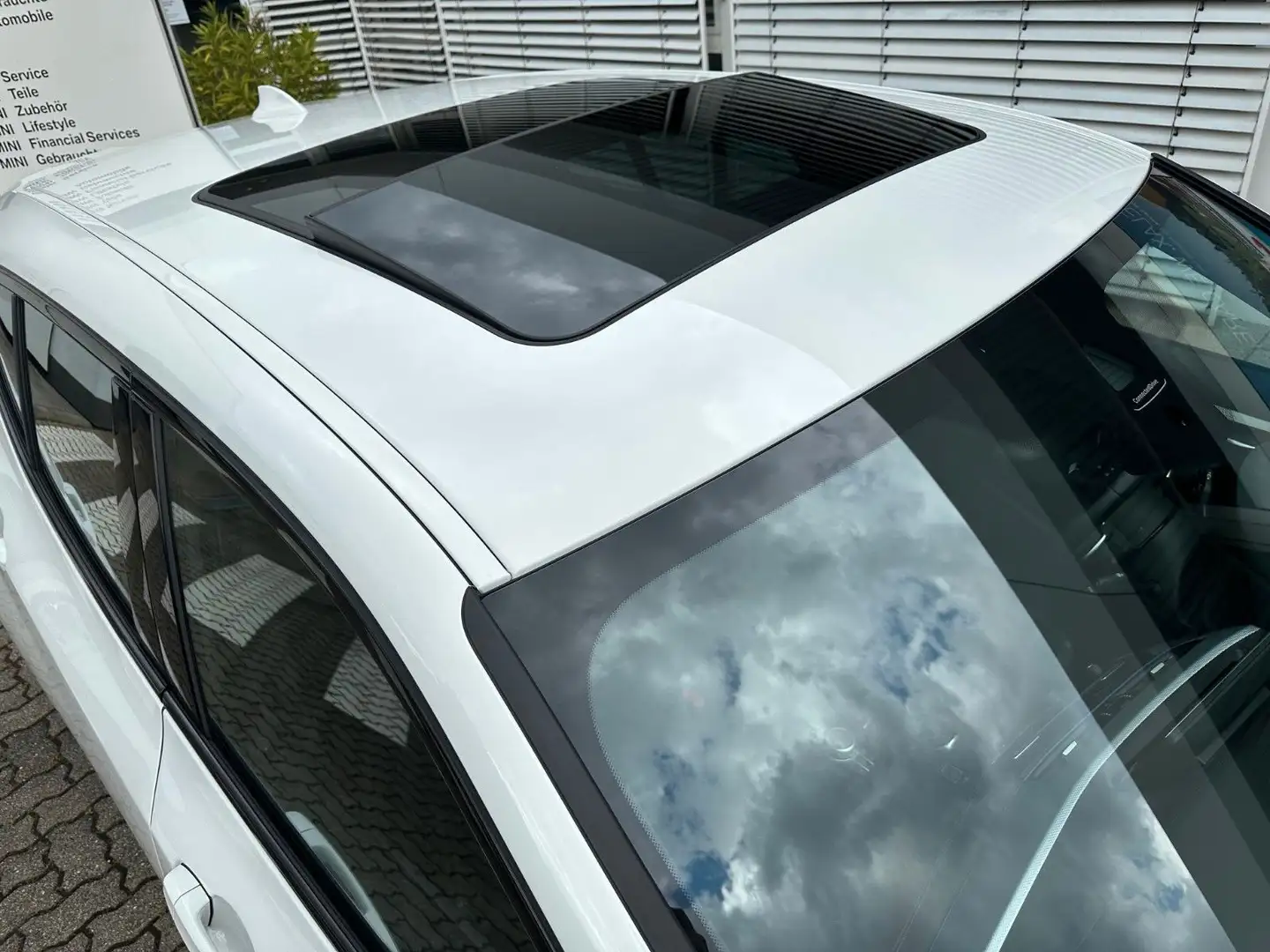 BMW X2 xDrive18d M Sport +Pano +Navi +SHZ +Heckträg Weiß - 2