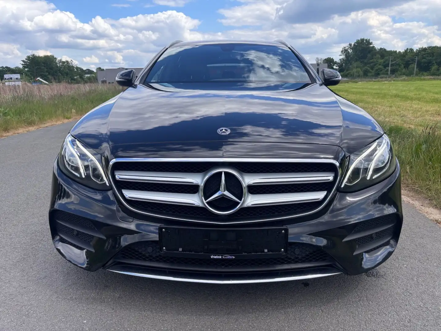 Mercedes-Benz E 220 d aut.T-Modell AMG-LED-Nett 14240 Negro - 2