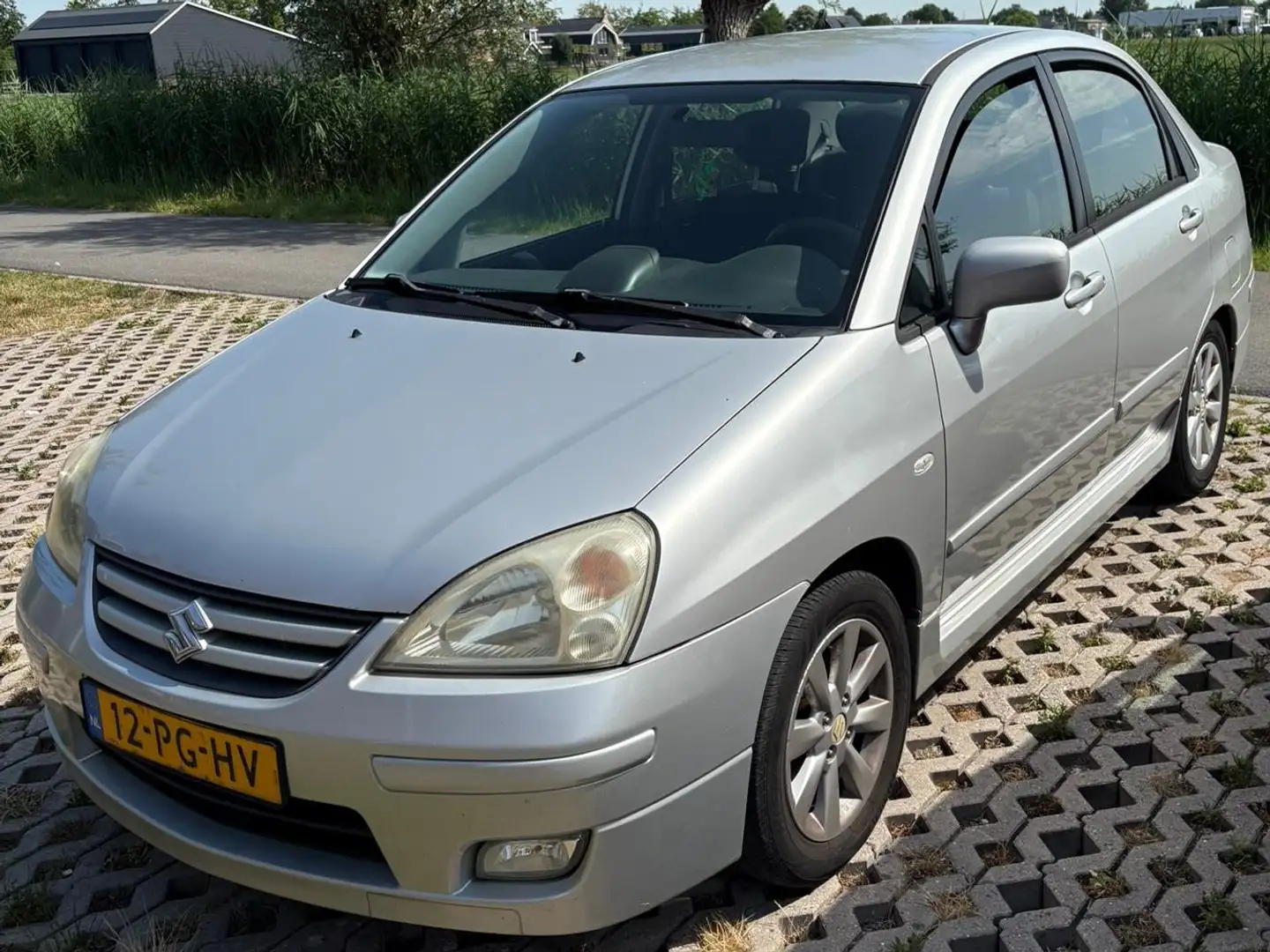 Suzuki Liana Liana 1.6 Exclusive Zilver - 2