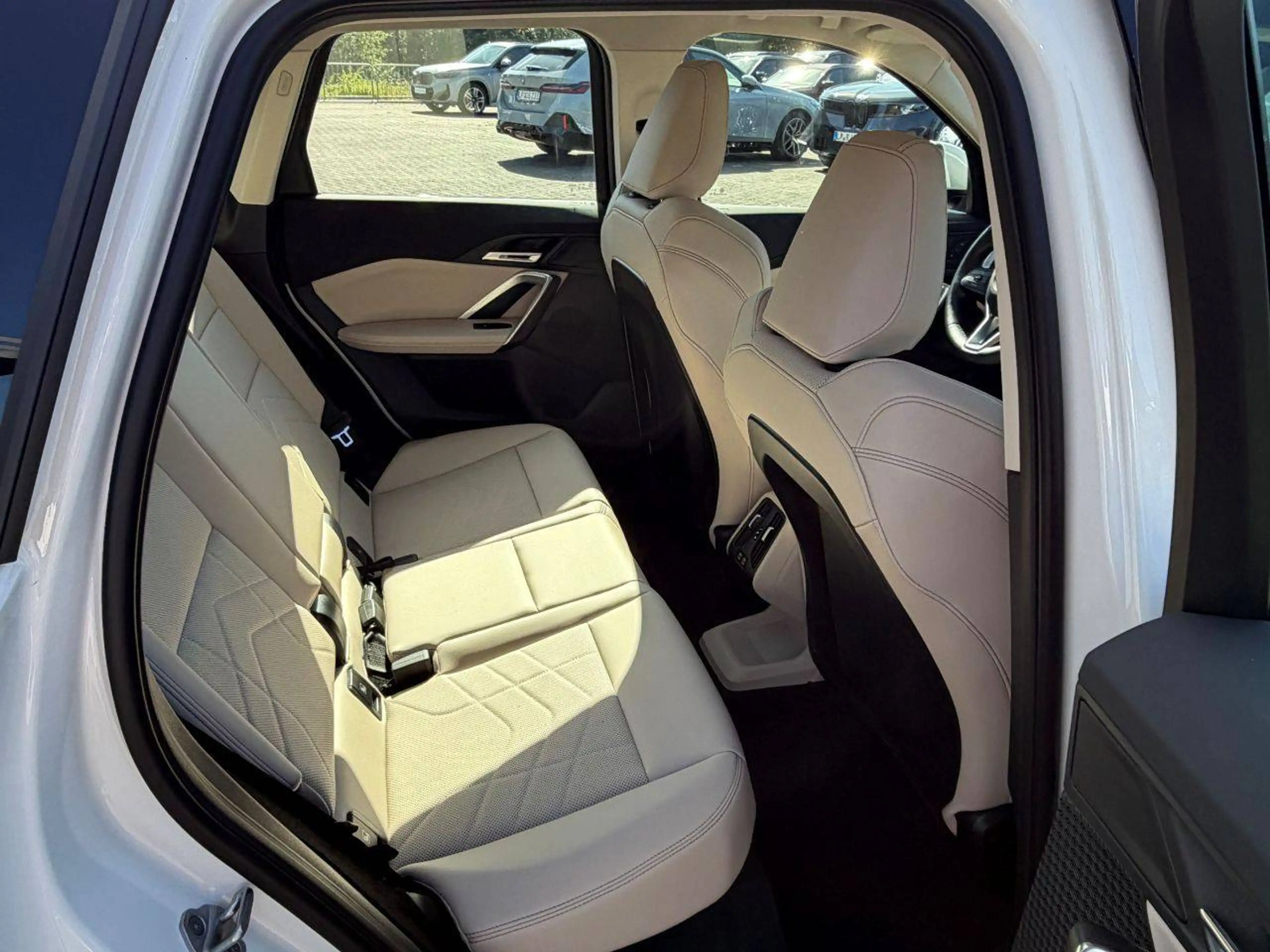 BMW iX1 20 eDrive xLine / Sportsitze / DAB / Driving Assistant Plus — photo 9
