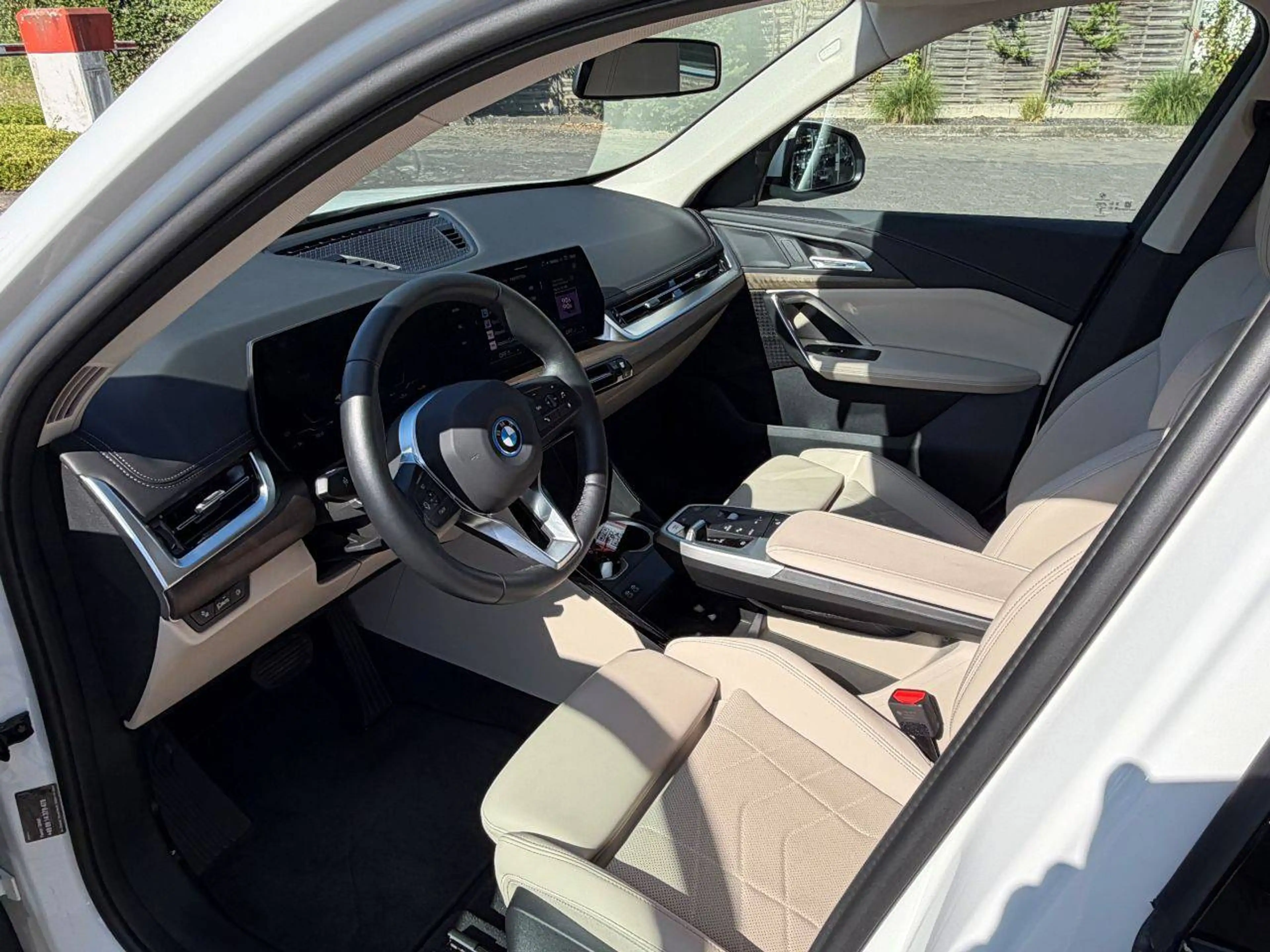 BMW iX1 20 eDrive xLine / Sportsitze / DAB / Driving Assistant Plus — photo 6
