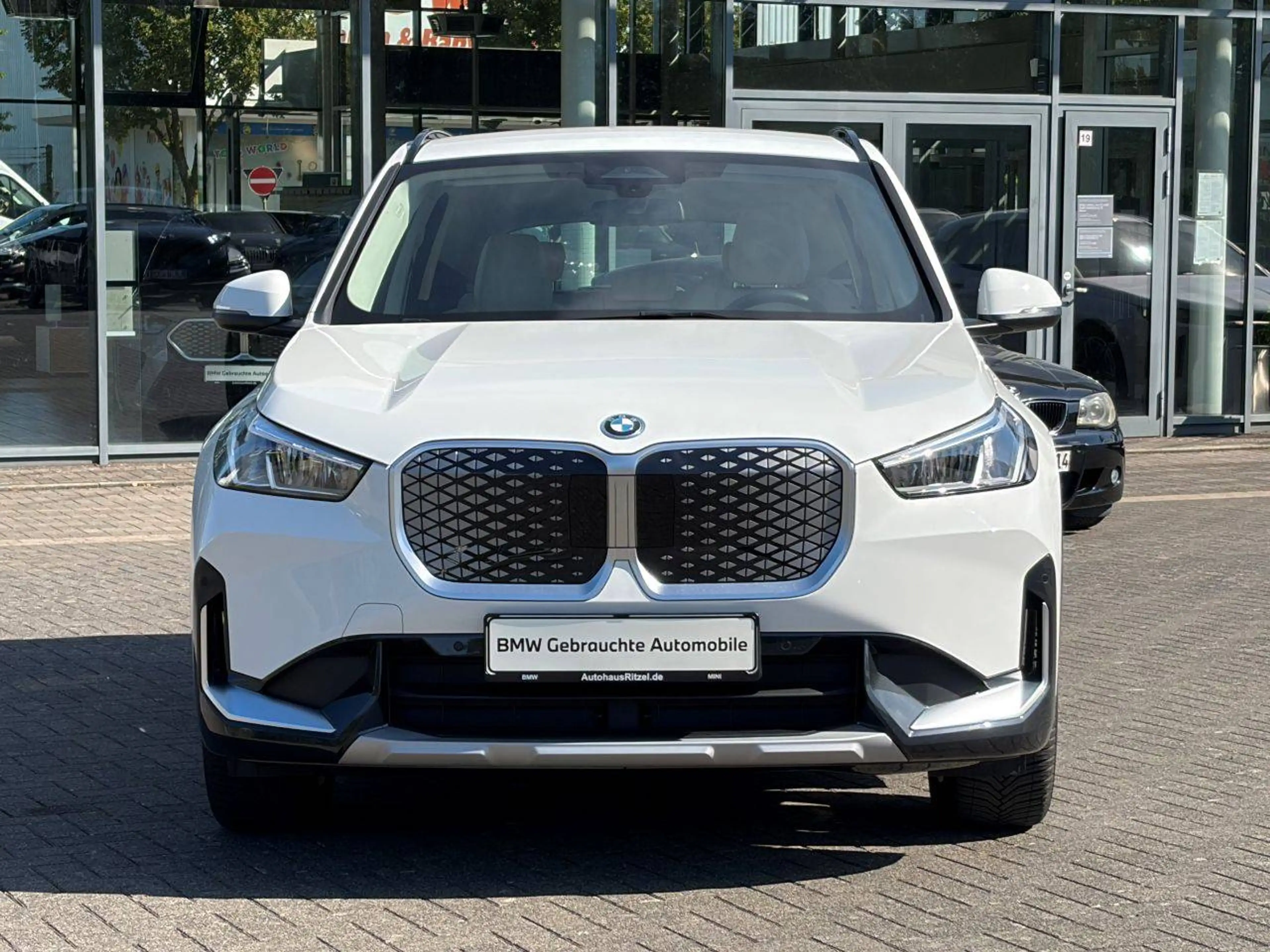 BMW iX1 20 eDrive xLine / Sportsitze / DAB / Driving Assistant Plus — photo 2