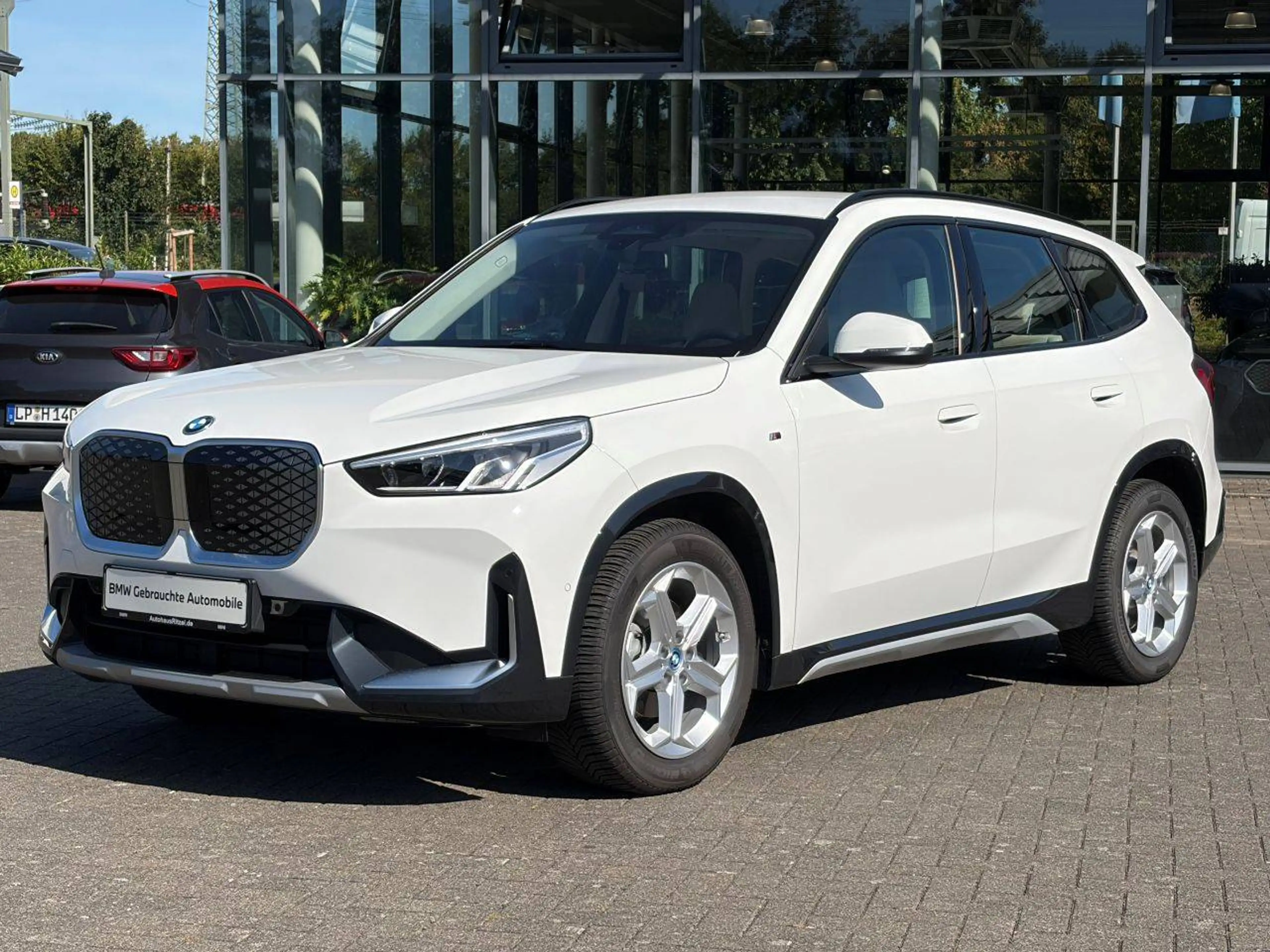 BMW iX1 20 eDrive xLine / Sportsitze / DAB / Driving Assistant Plus
