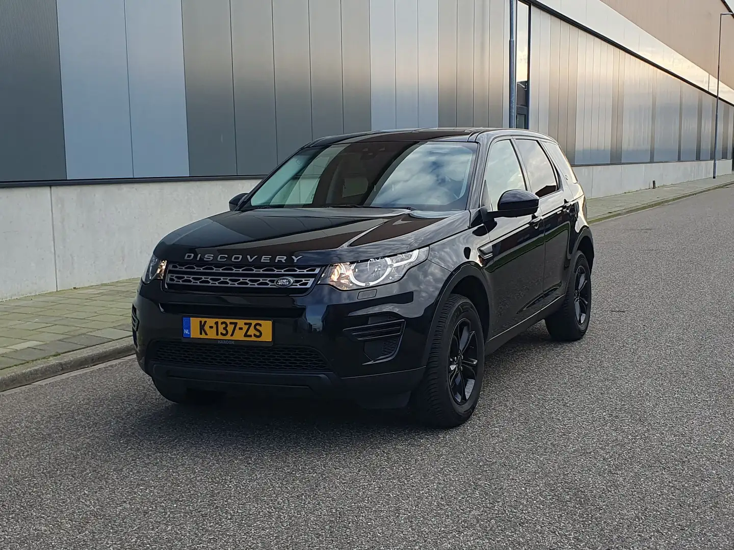Land Rover Discovery Sport Discovery Sport 2.0 TD4 UrbSer Pure Czarny - 1