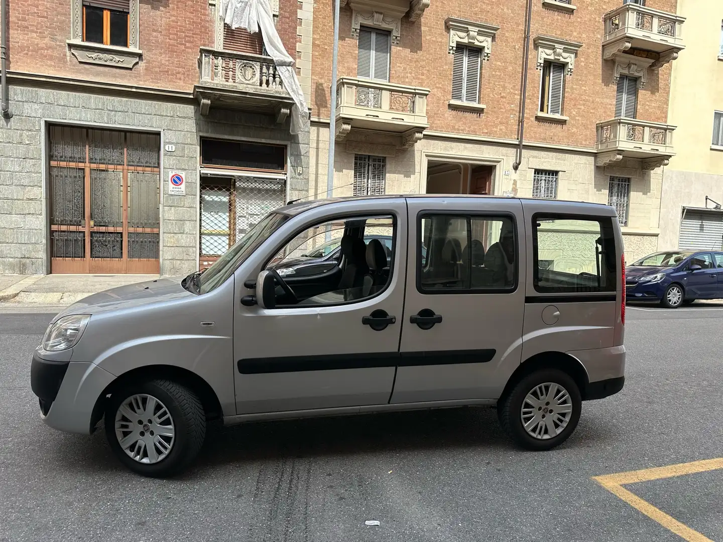 Fiat Doblo 1.4 Dynamic gpl fino 2029 Gümüş rengi - 2