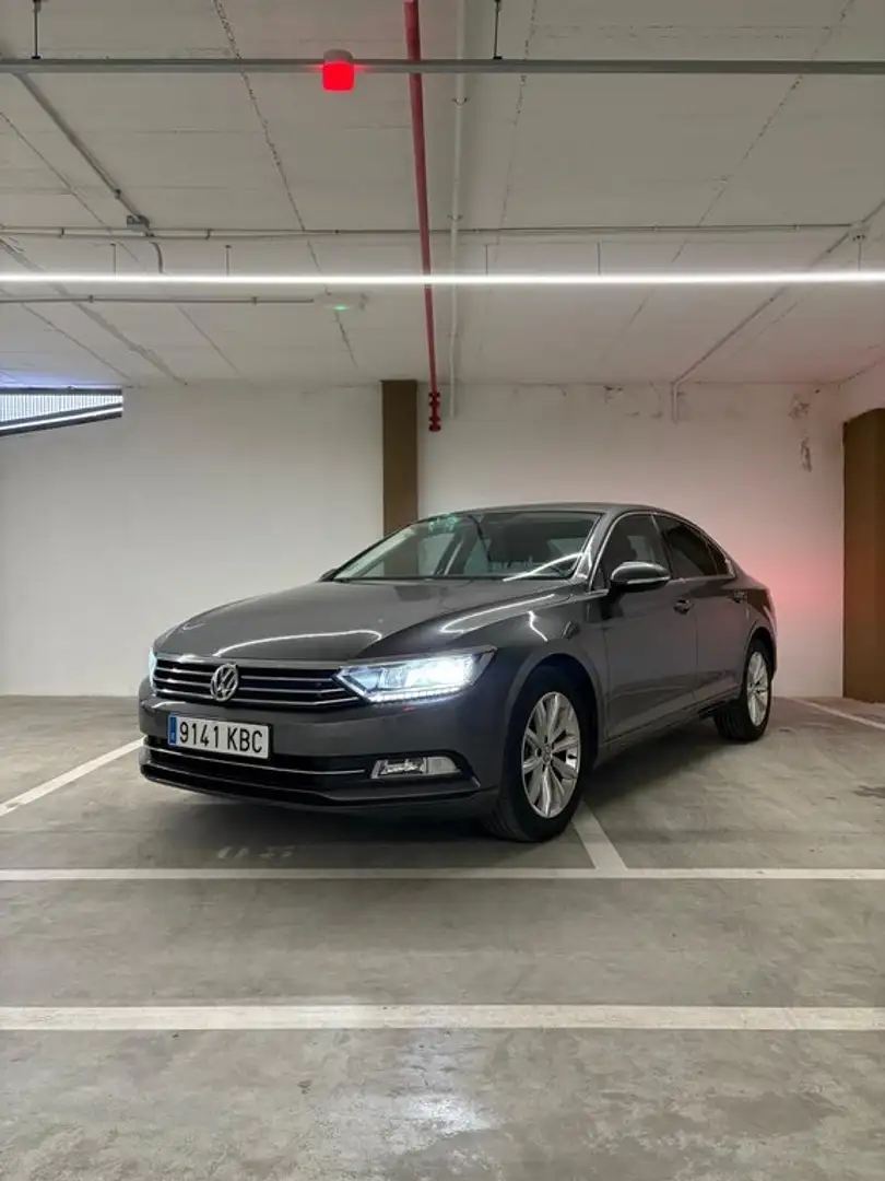 Volkswagen Passat 2.0TDI Sport DSG7 110kW Gris - 1