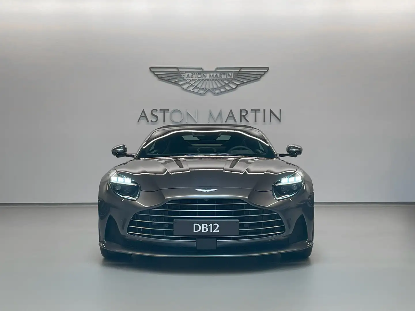 Aston Martin DB12 Volante | NEW 2025 MODELYEAR Zilver - 2