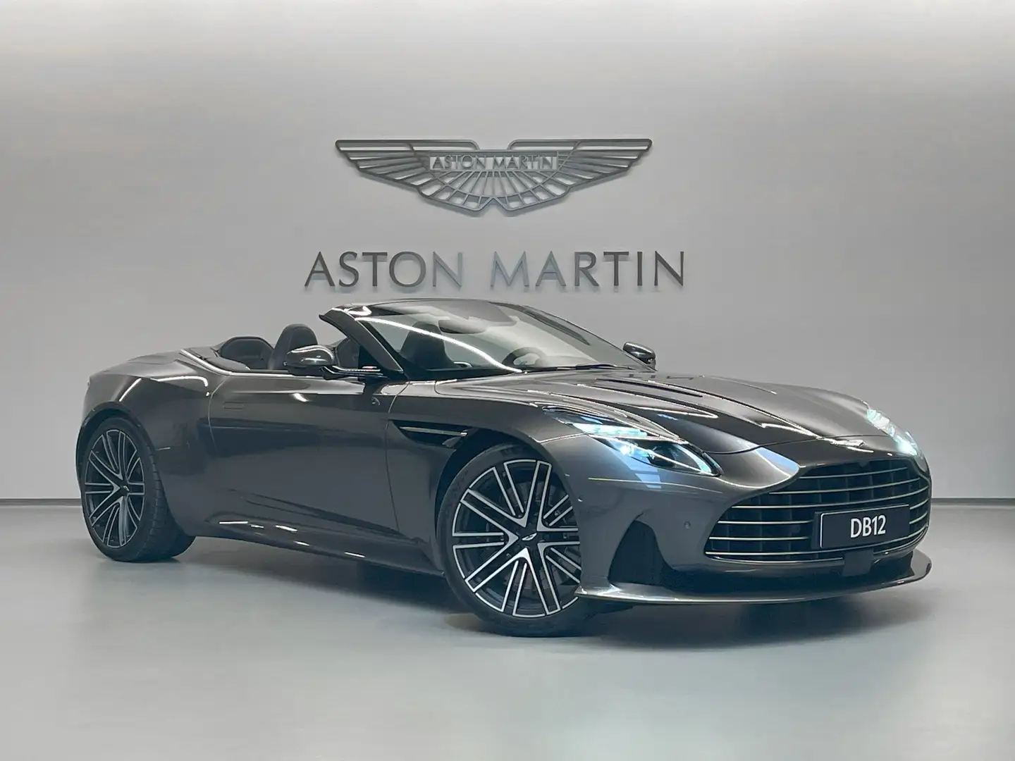 Aston Martin DB12 Volante | NEW 2025 MODELYEAR Zilver - 1