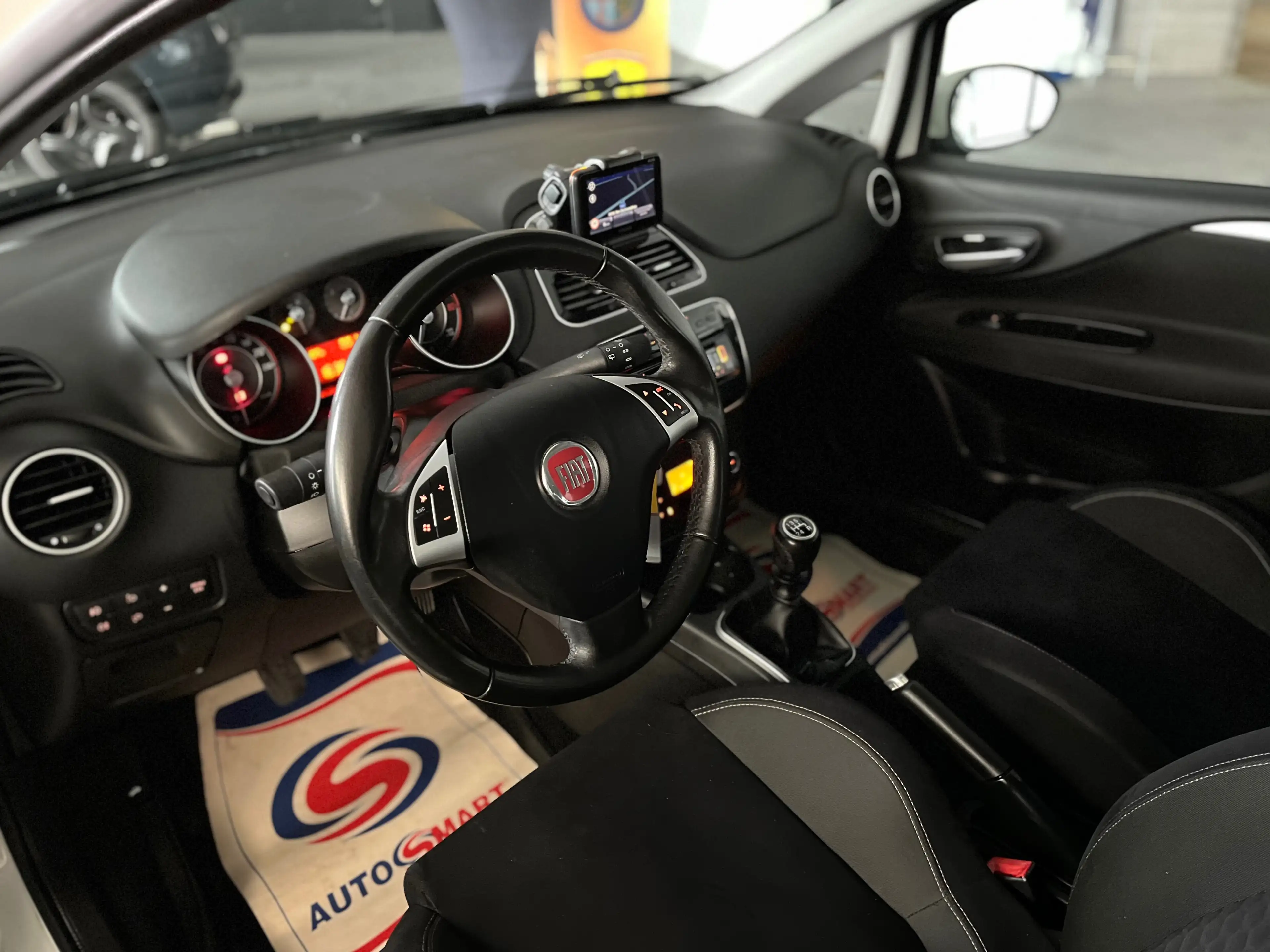 Fiat Punto 1.4i 1er Propriétaire Garantie 12 mois — photo 7