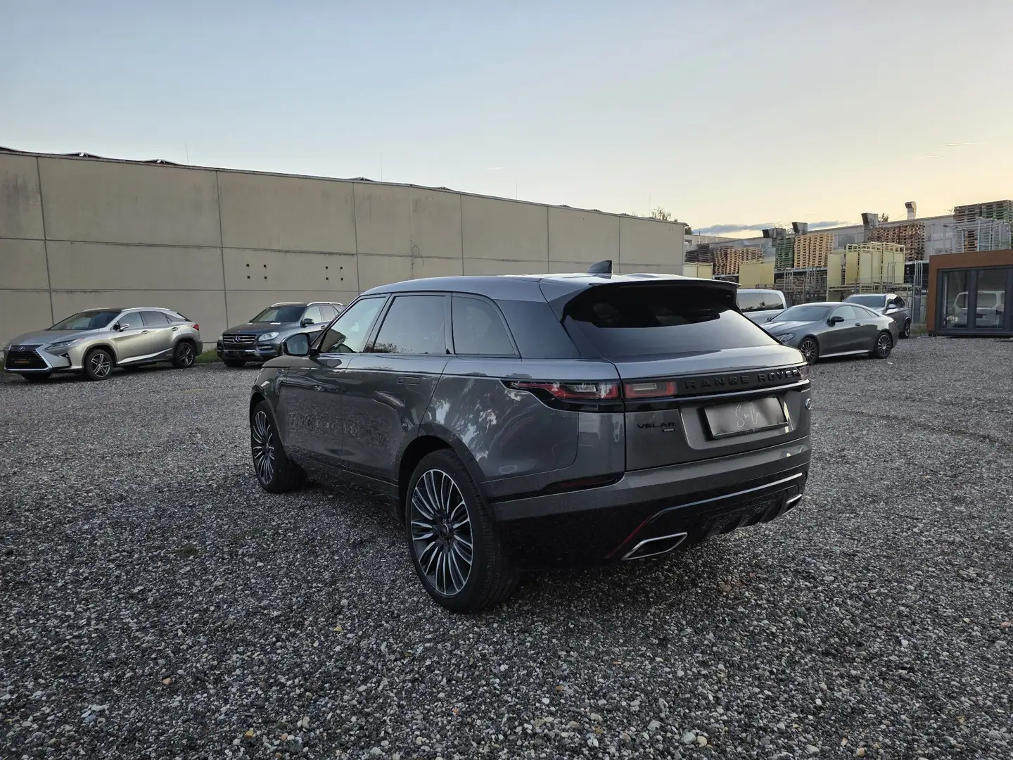 Land Rover Range Rover Velar R-Dynamic 3,0 V6 Allrad*Panorama-Schiebedach*1.Bes - 2