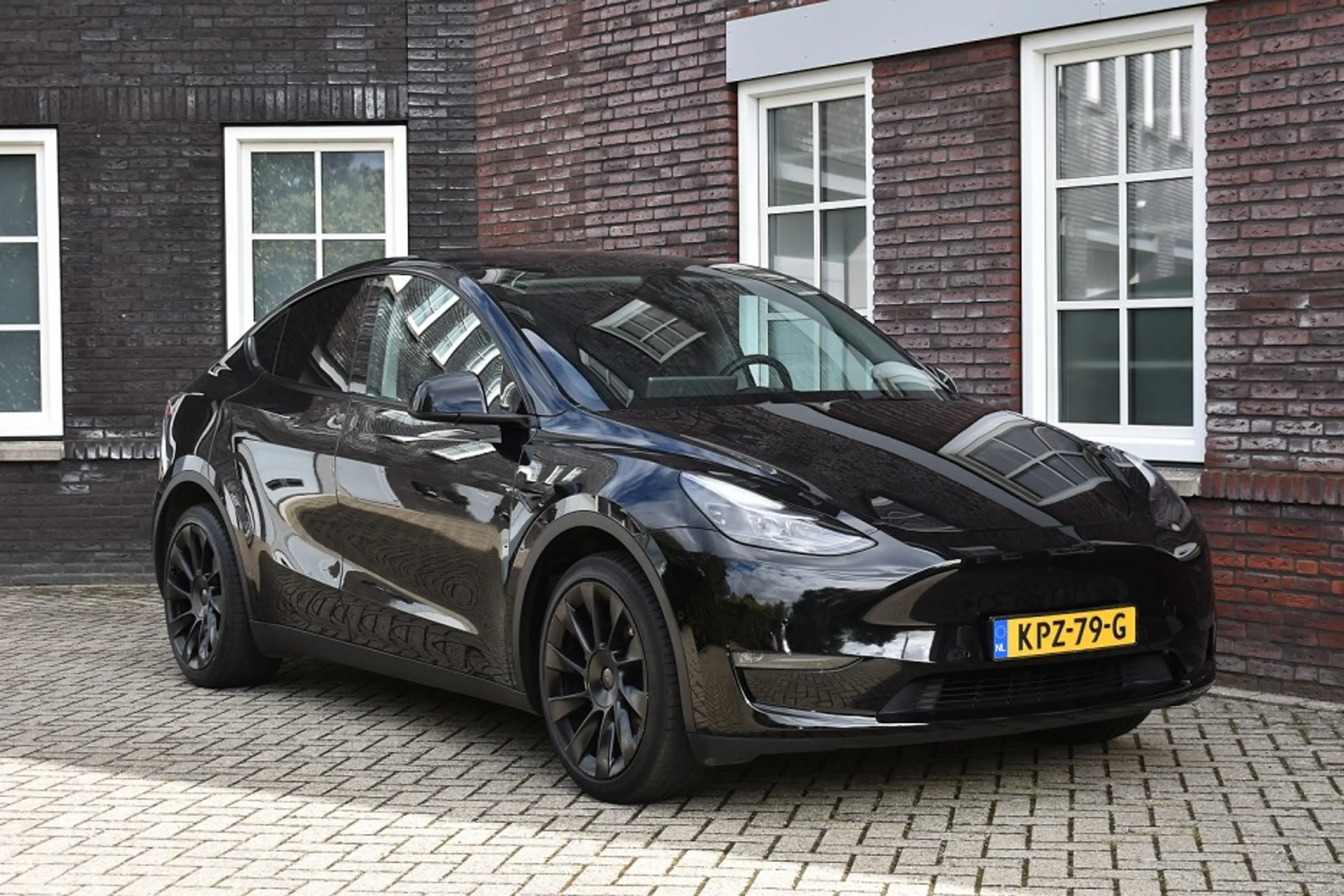 Tesla Model Y Long Range AWD 75 kWh Wij zijn op afspraak geopend