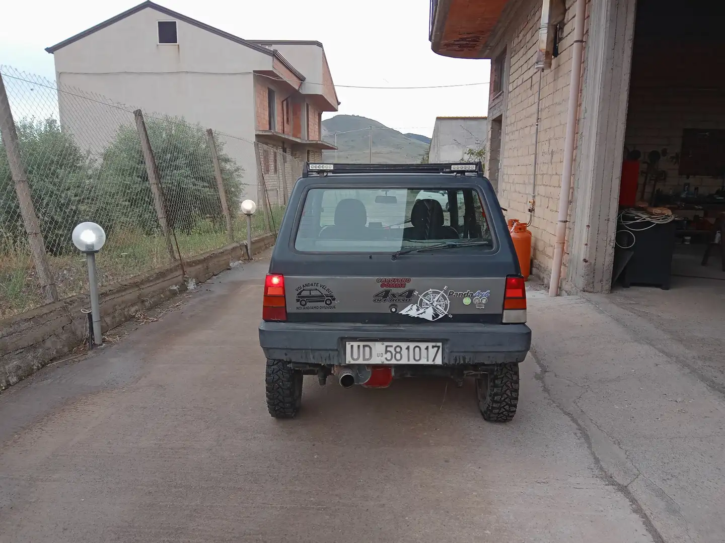 Fiat Panda 1.0 4x4 my85 Grau - 2