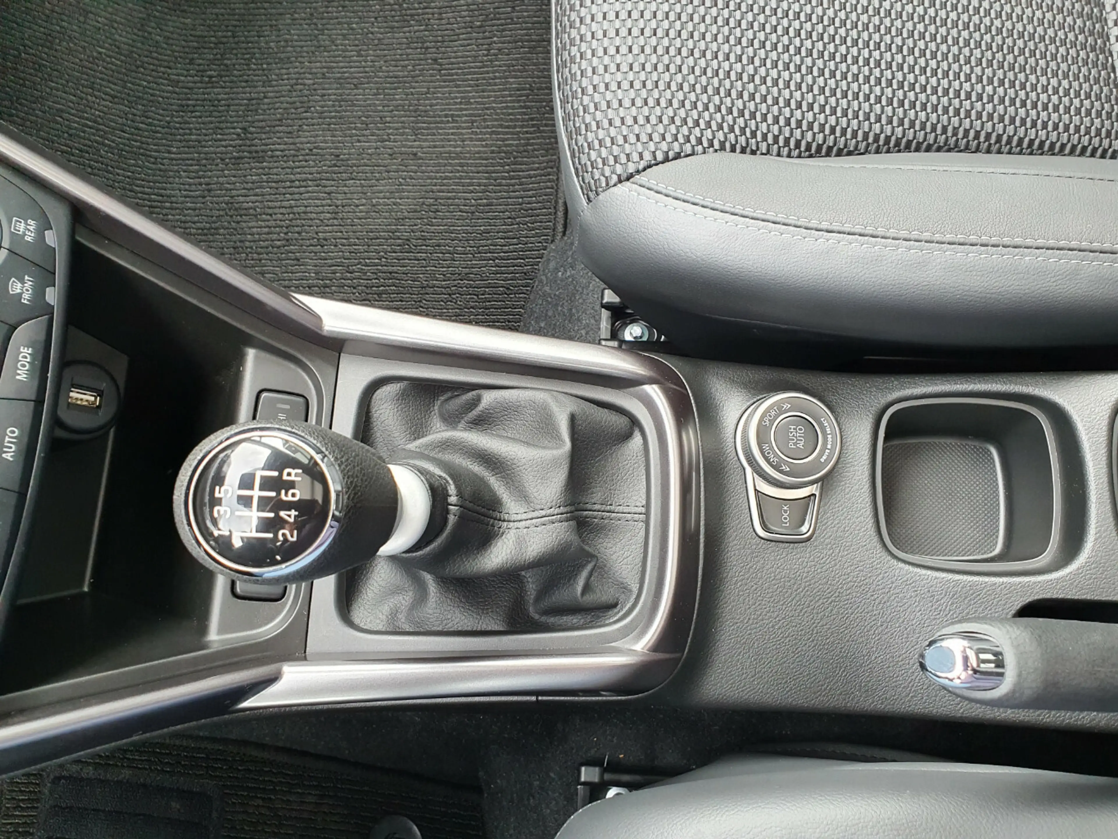 Suzuki SX4 S-Cross Comfort+ 4x4*SitzHzg — photo 27