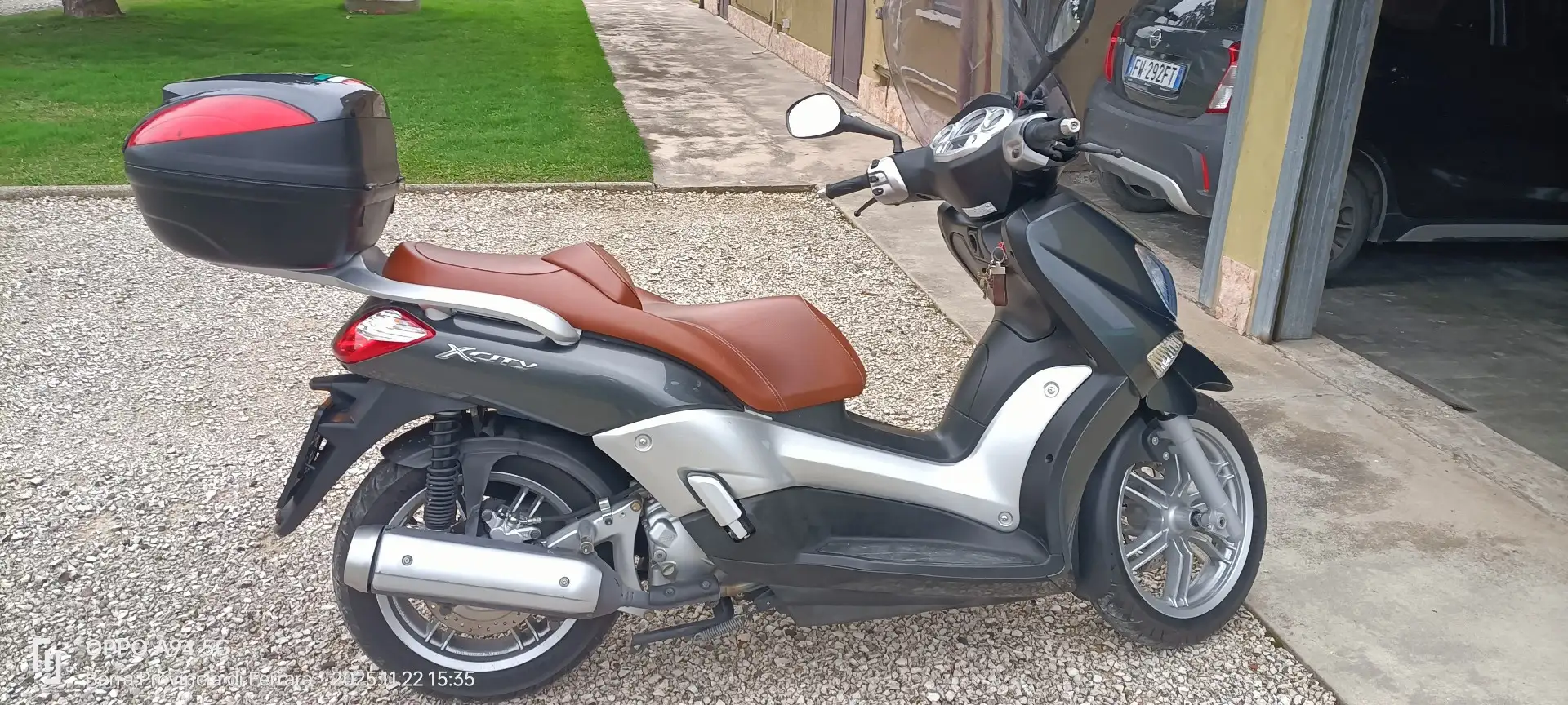 Yamaha X-City 250 due parabrezza,due caschi Серебристый - 2