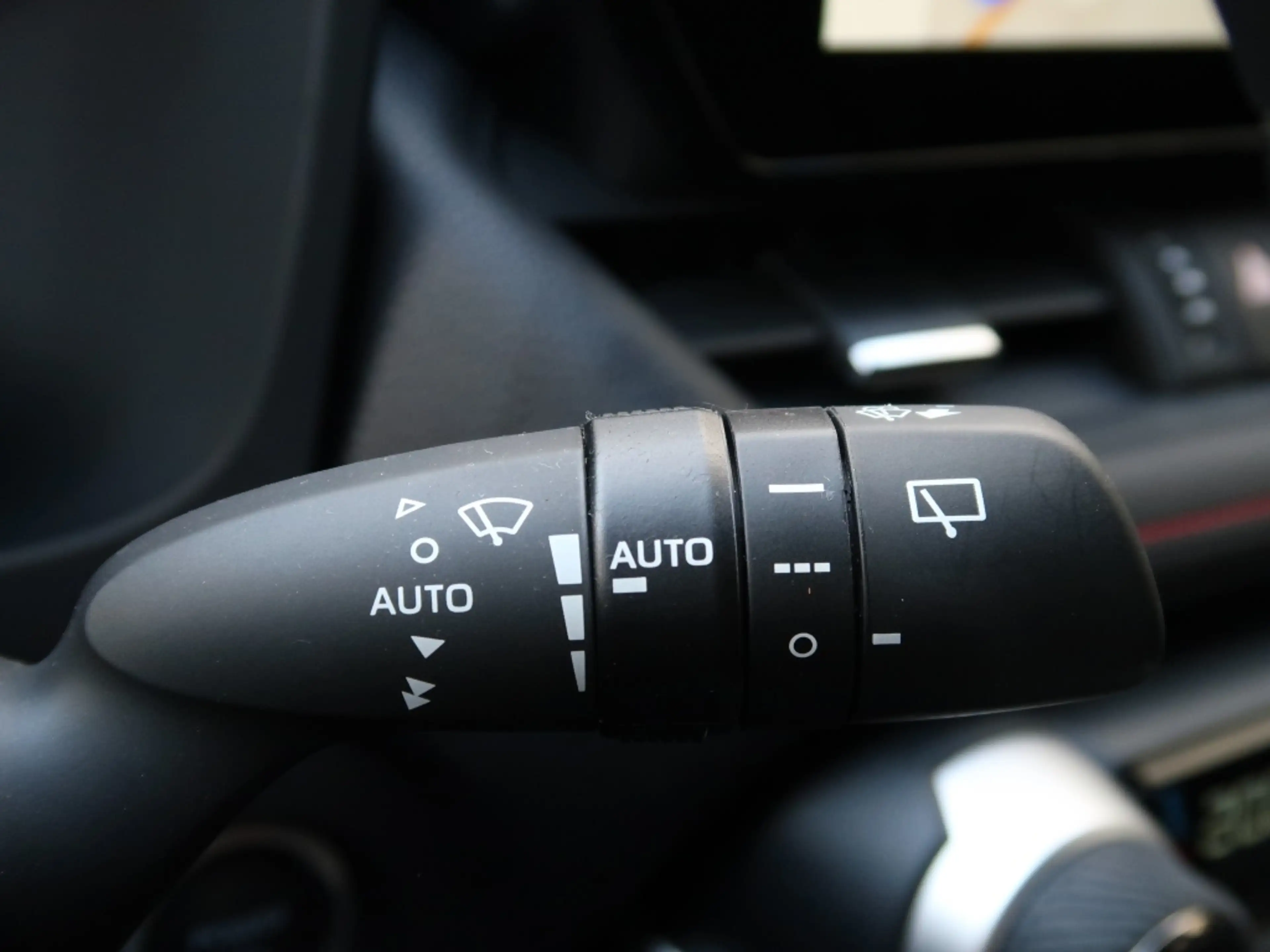 Suzuki Across 2.5 Plug-in Style — photo 13