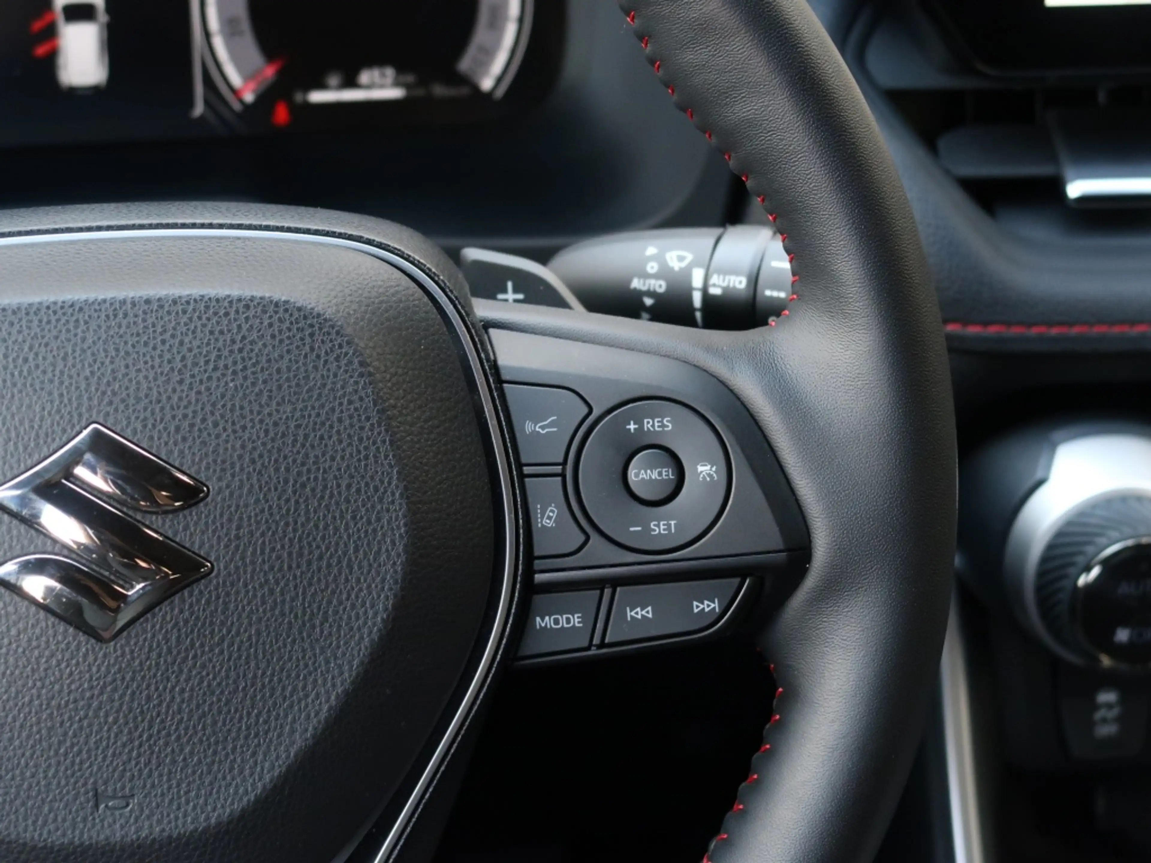 Suzuki Across 2.5 Plug-in Style — photo 11