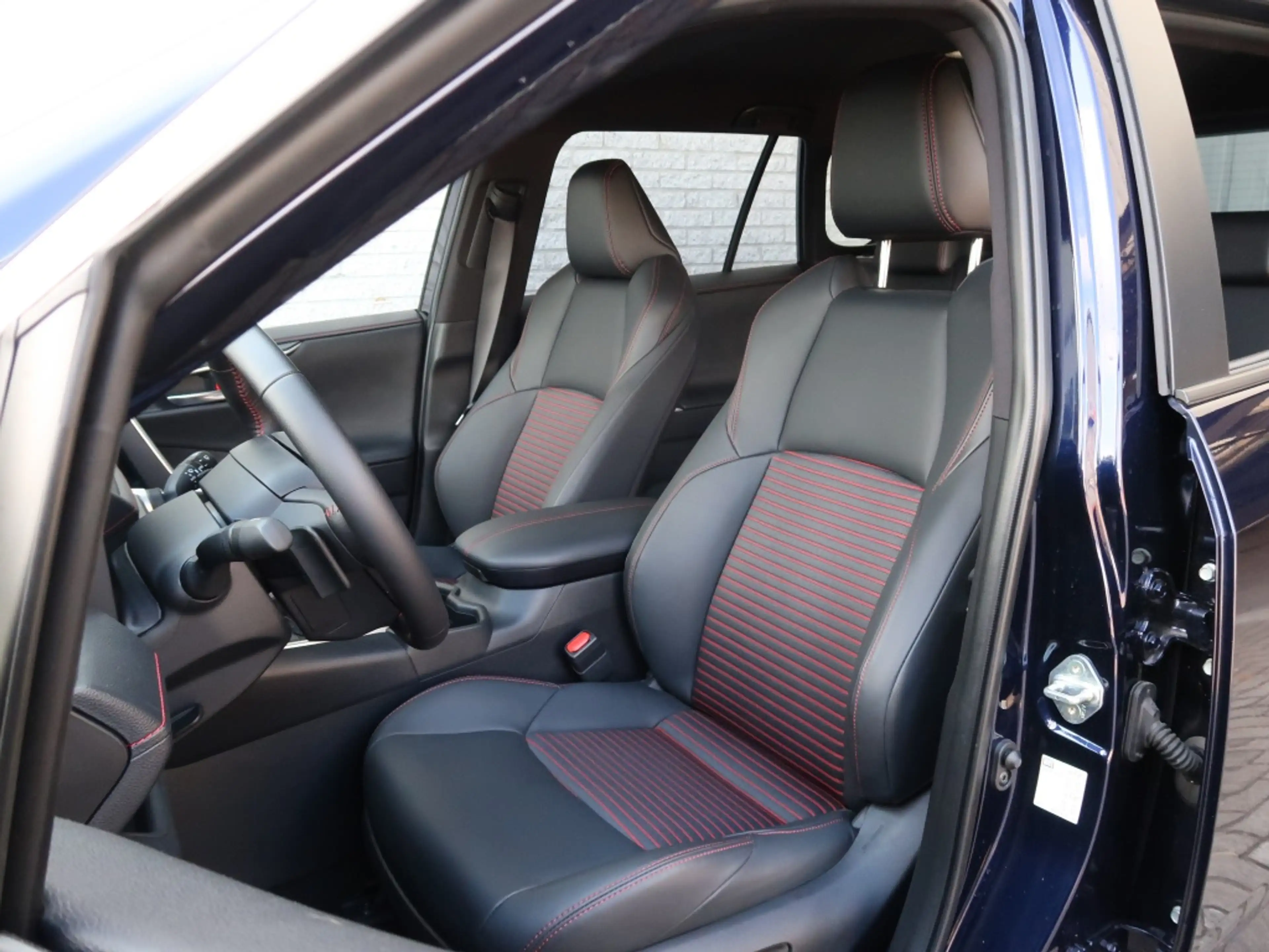 Suzuki Across 2.5 Plug-in Style — photo 8